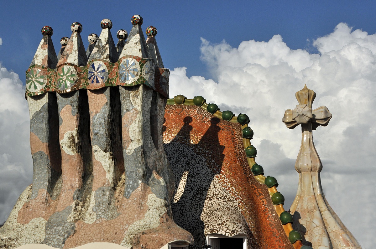 Barcellona i camini di casa Battlò di Gaudì