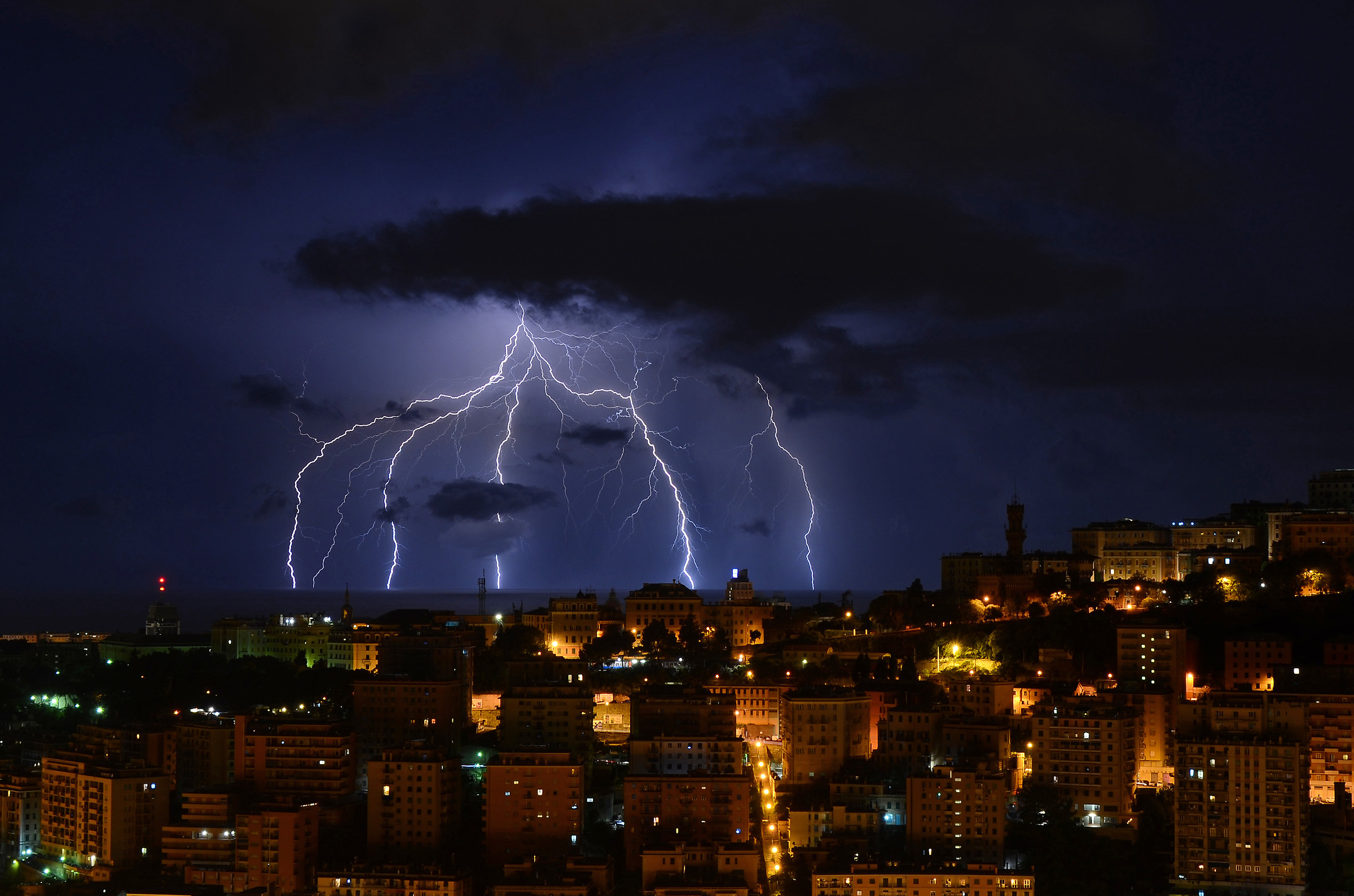 Fulmini di fronte a Genova