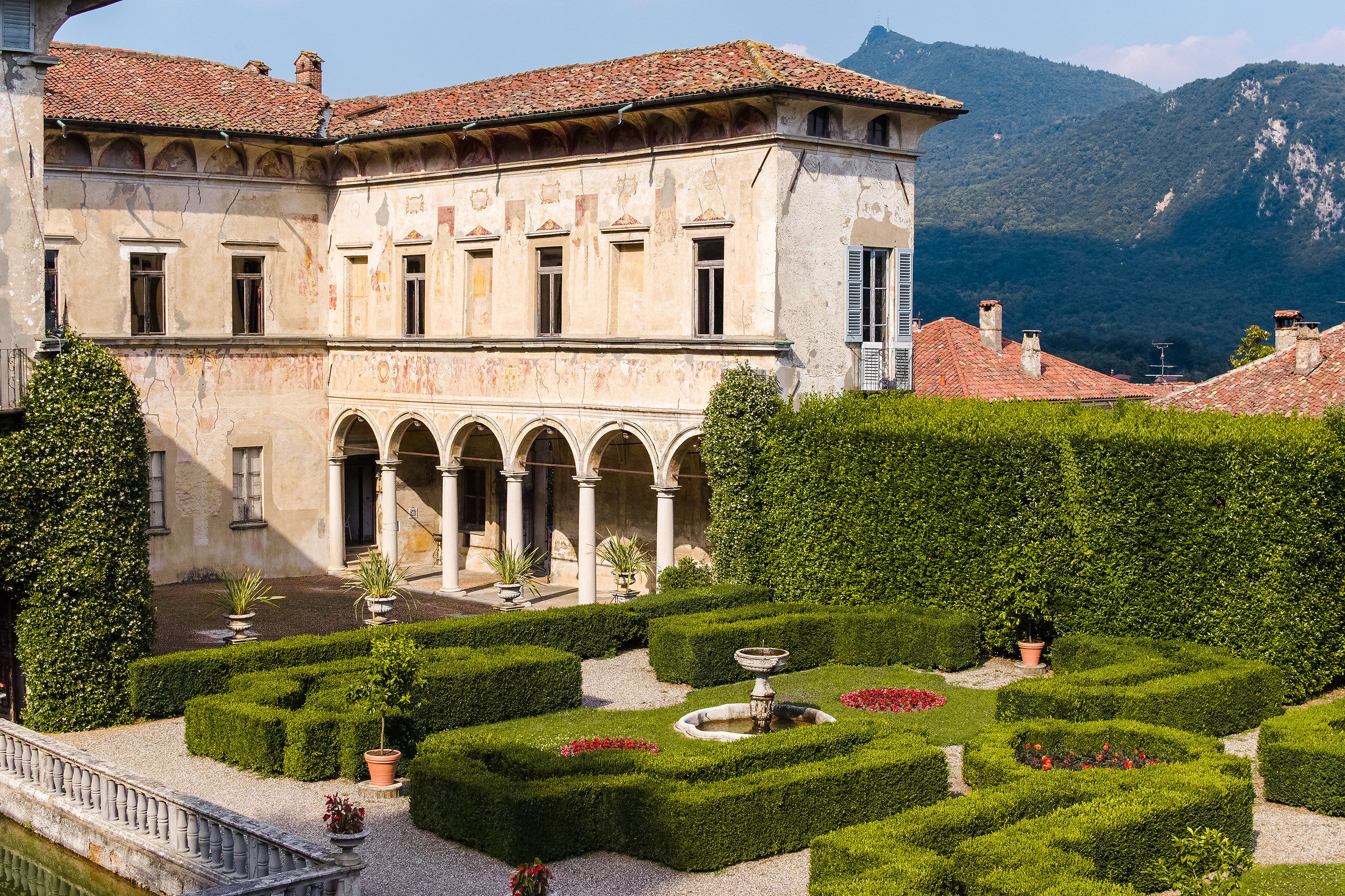 Villa Cicogna Mozzoni, a Bisuschio (va)