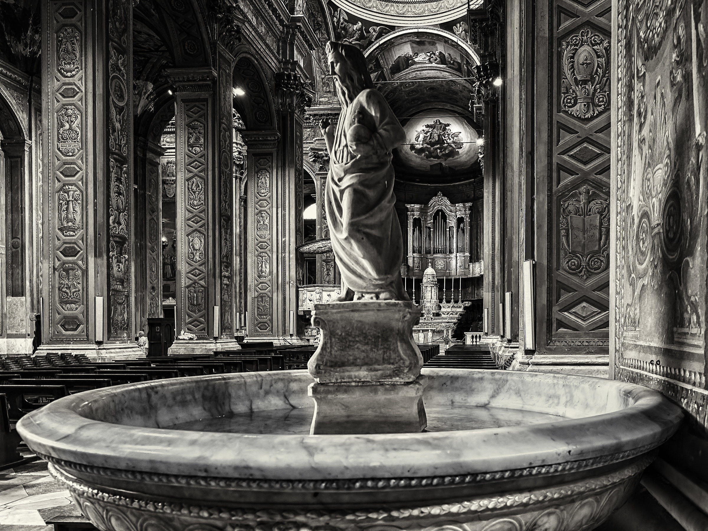 Duomo di Savona, Acquasantiera