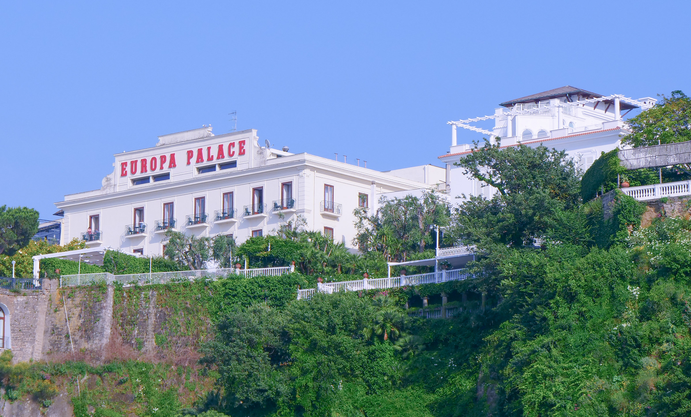 sorrento: hotels ... visti dal mare - 1