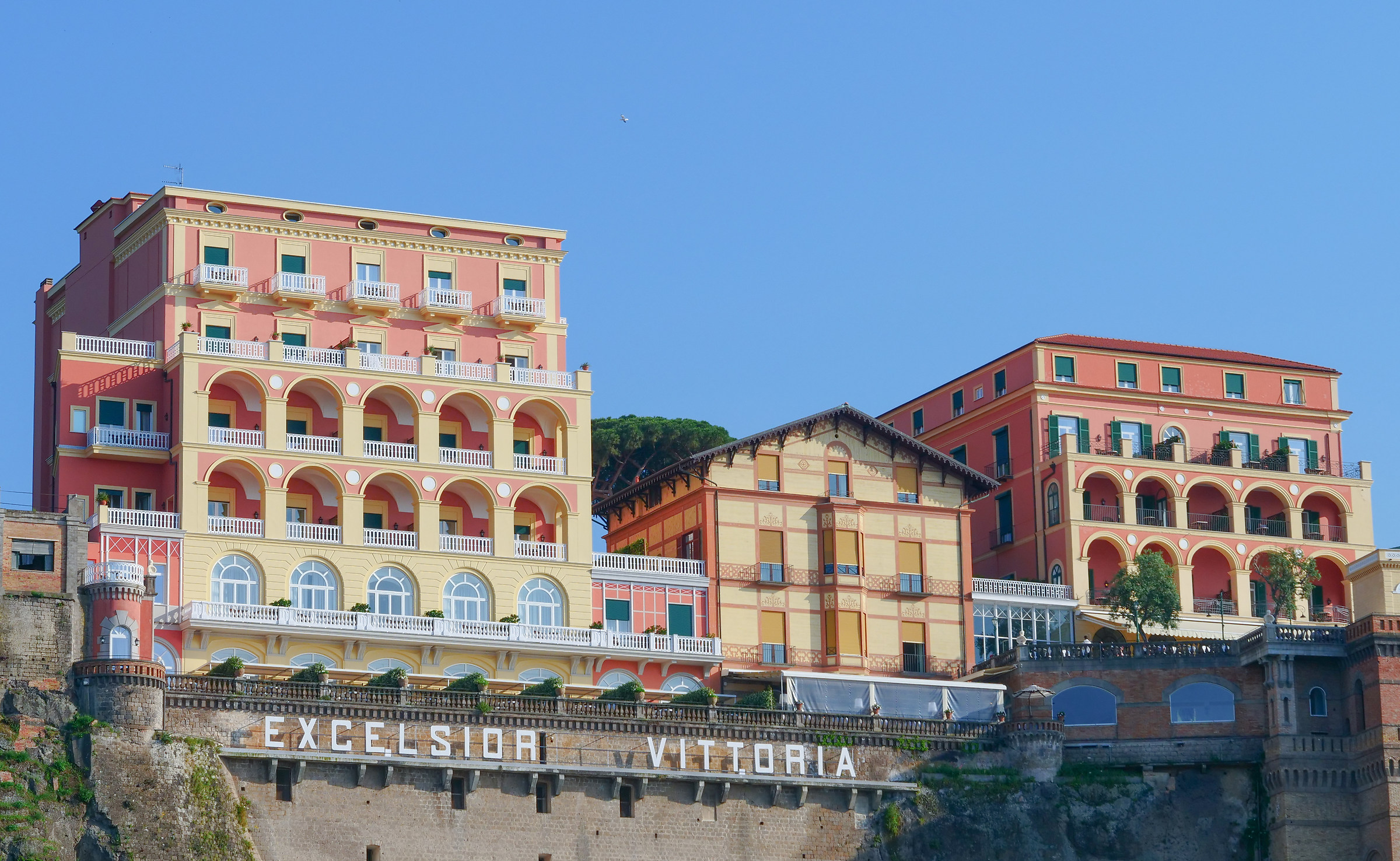 Sorrento: hotels ... visti dal mare - 3