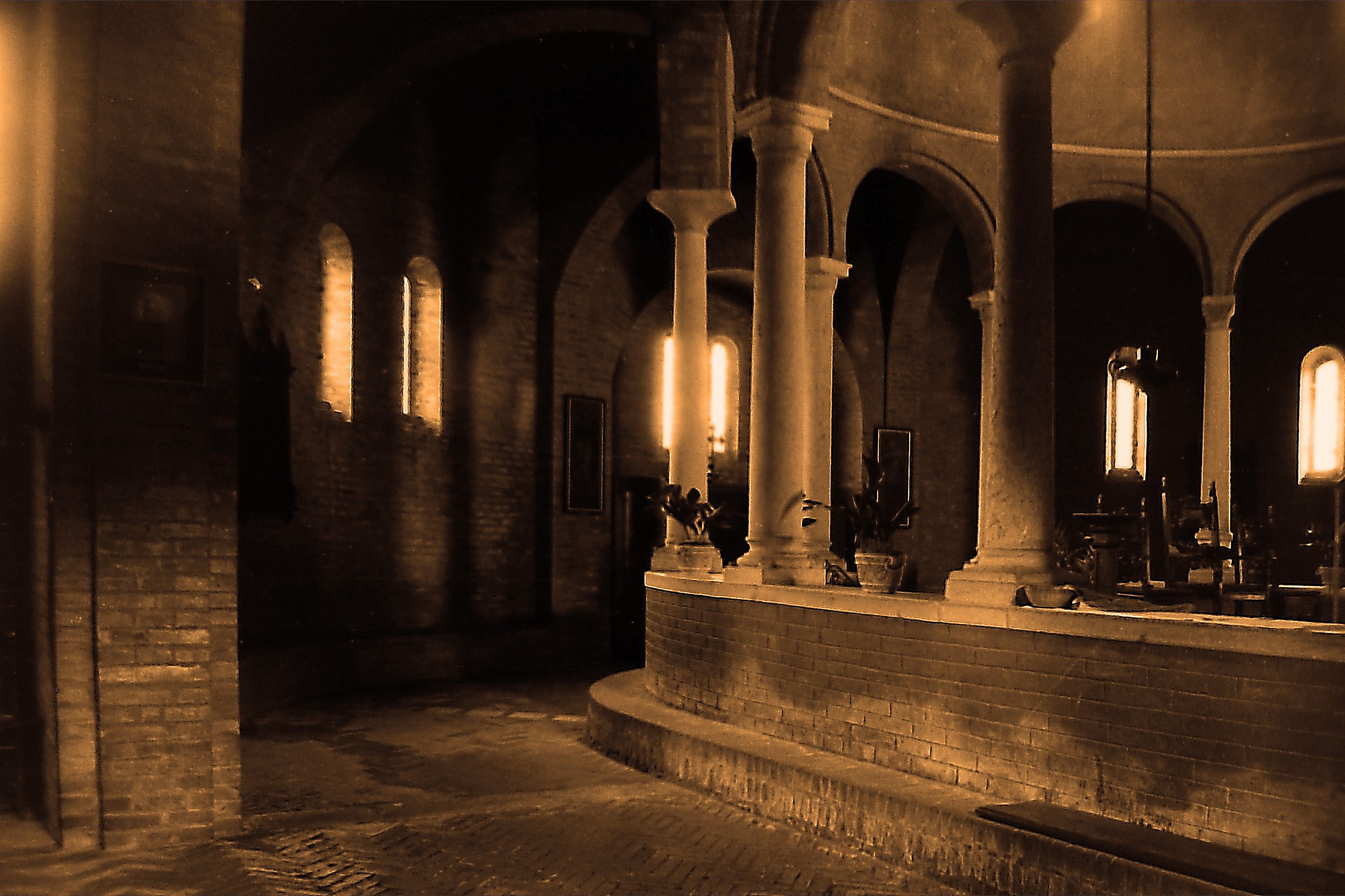 Pieve di Santa Maria della Neve 1044-2012,deambulatorio