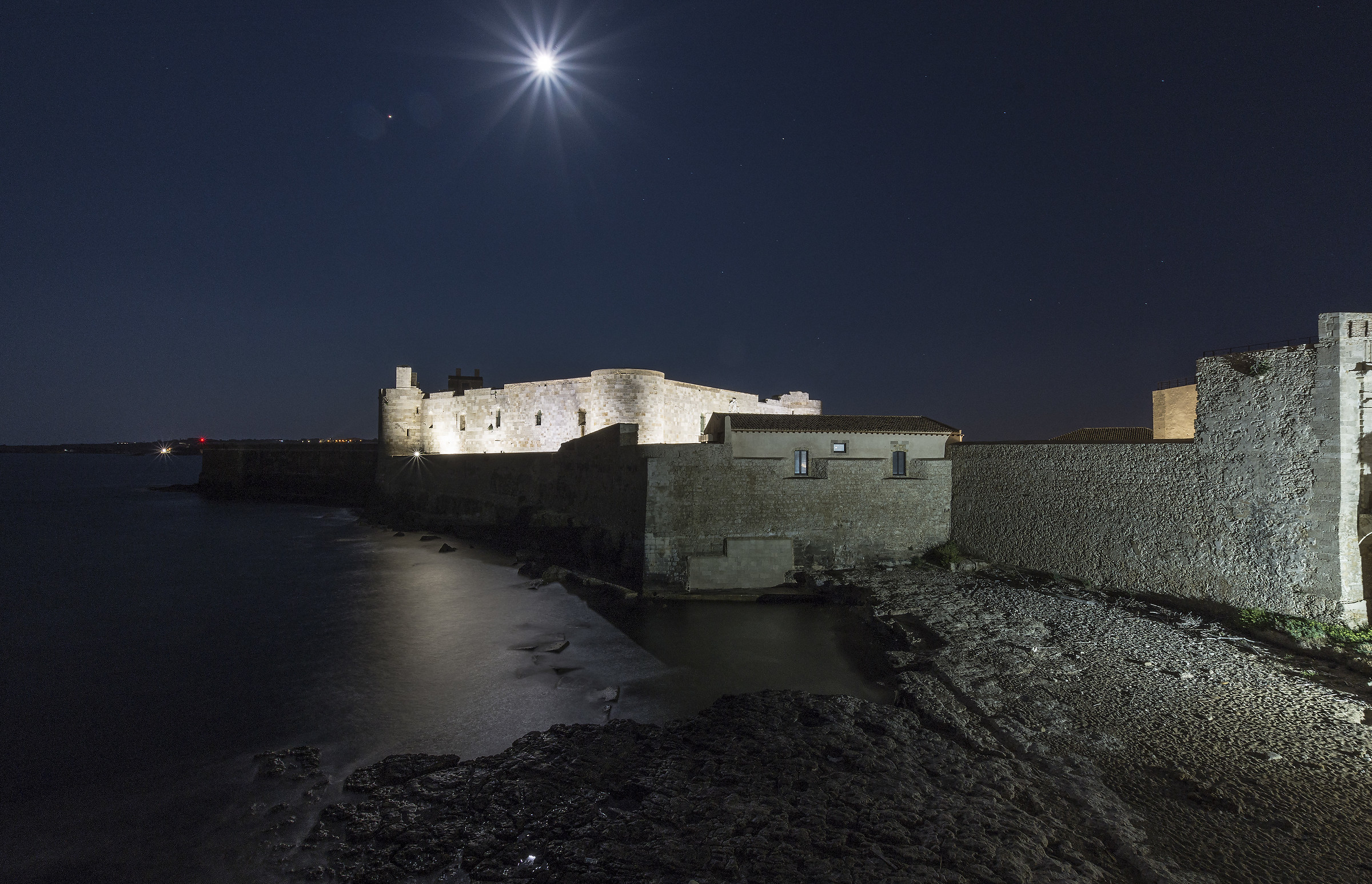 Castello Maniace Siracusa in notturna