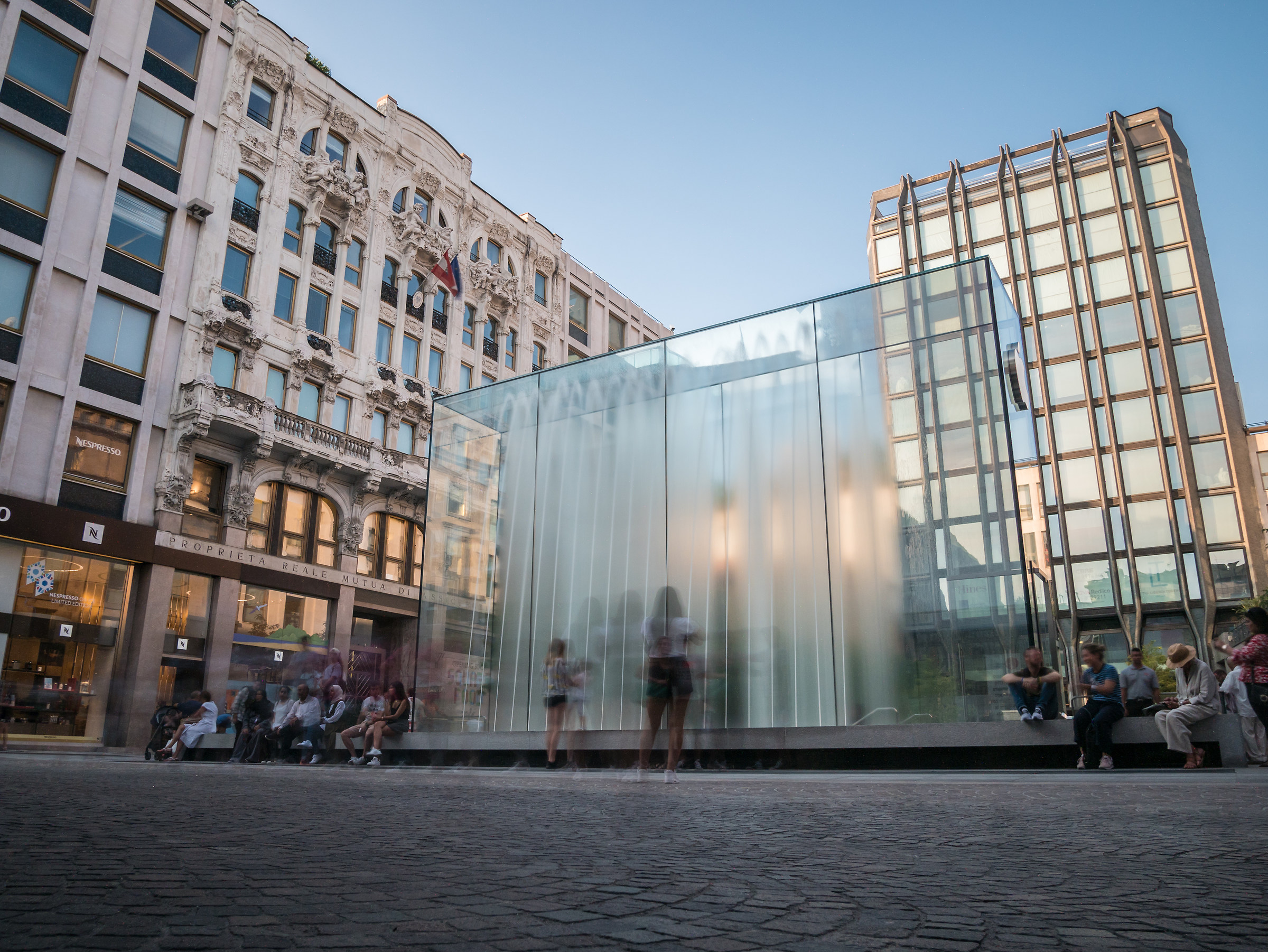 Liberty Square-Apple store Milan