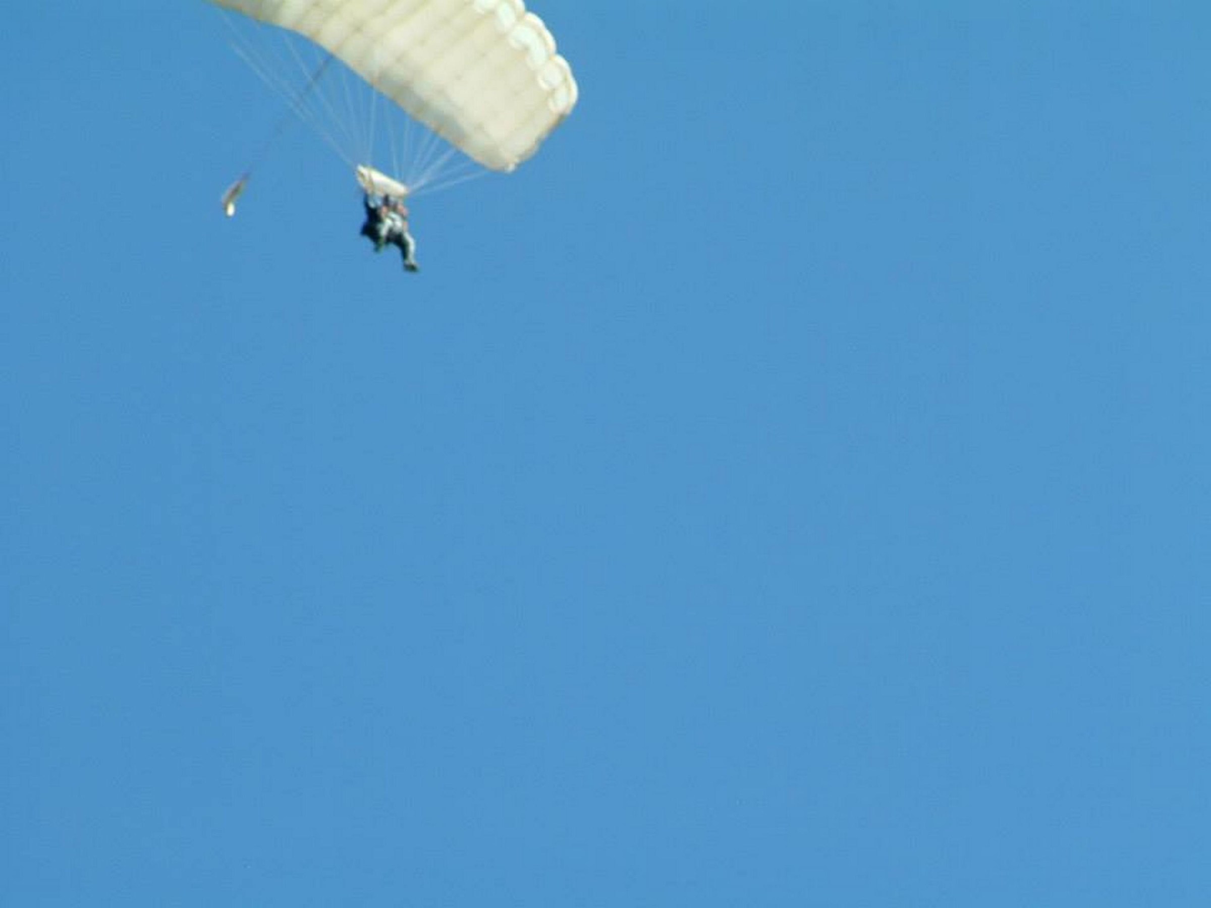 parà in atterraggio