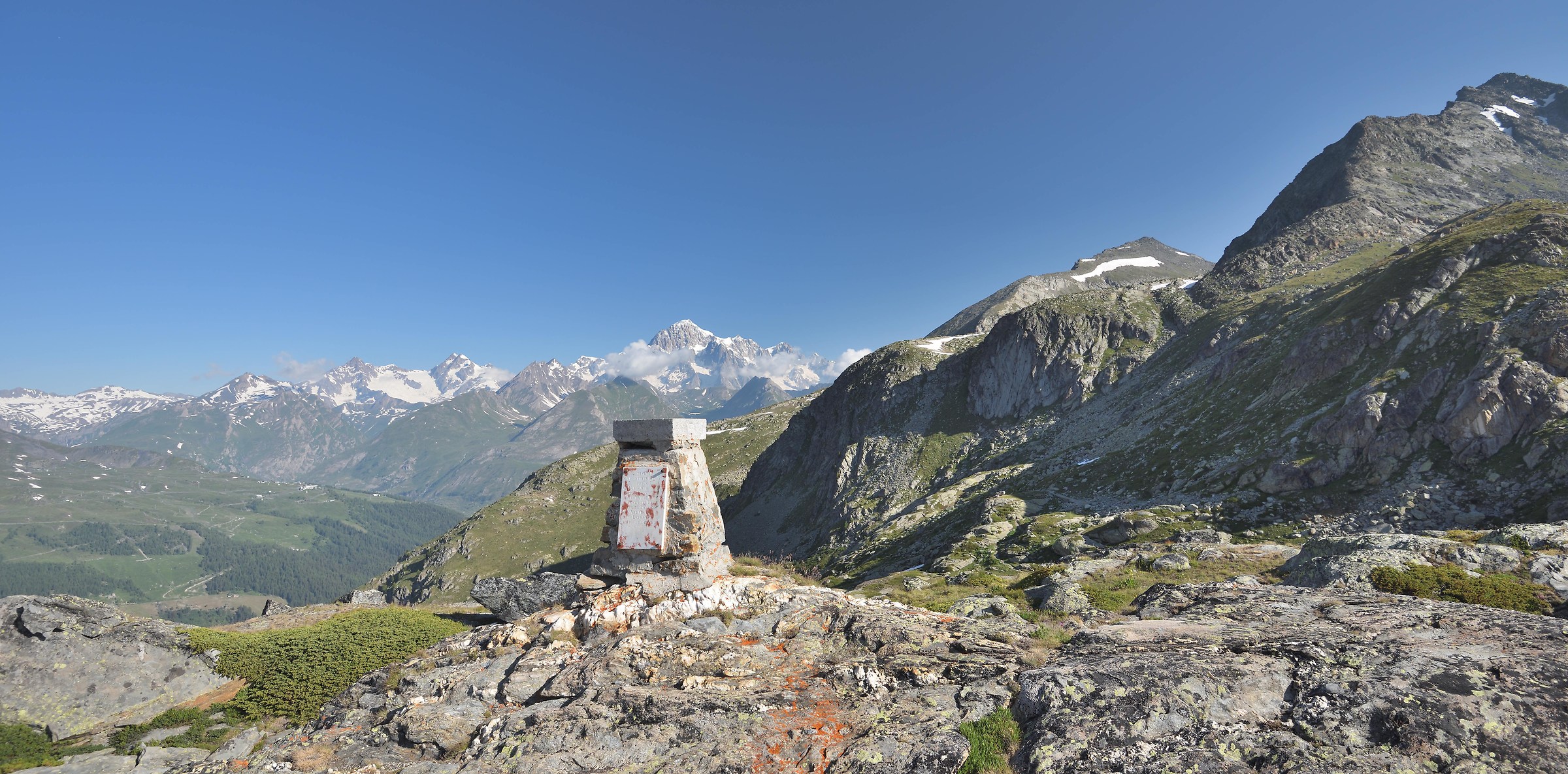 From the Cippus overhanging the refuge