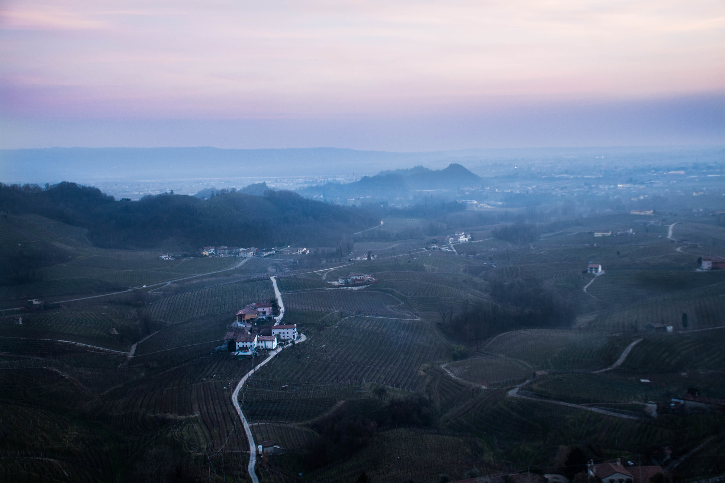 Valdobbiadene durante la Blue Hour