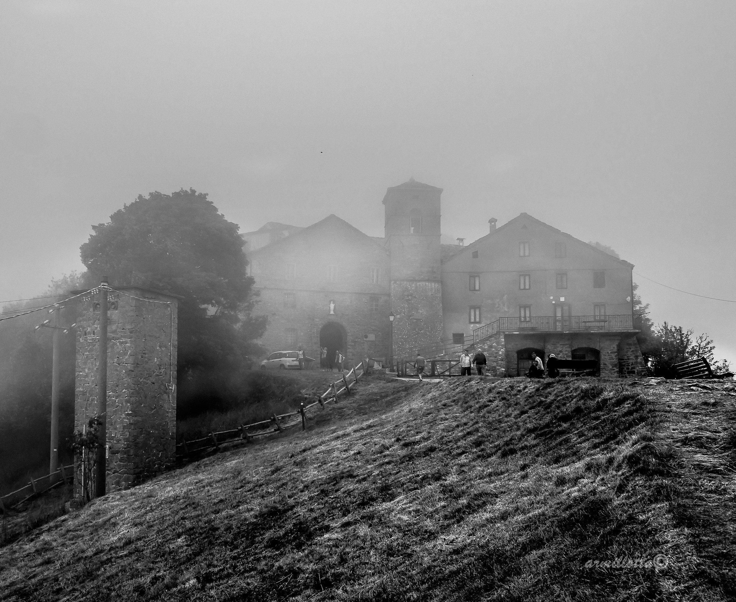 San Pellegrino  in Alpe...e in nebbia..scorcio