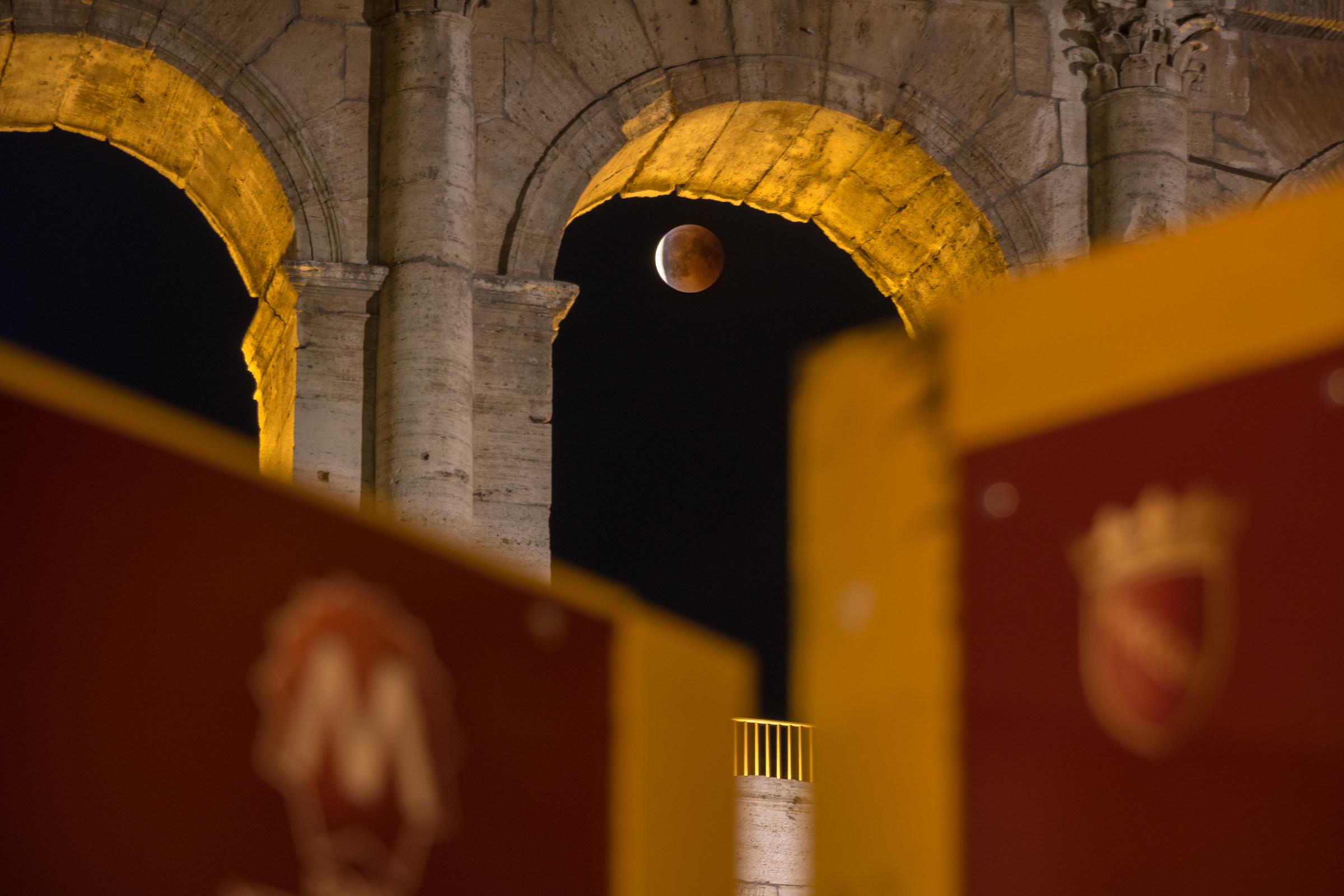 Lunar eclipse and Metro C jobs at the Colosseum