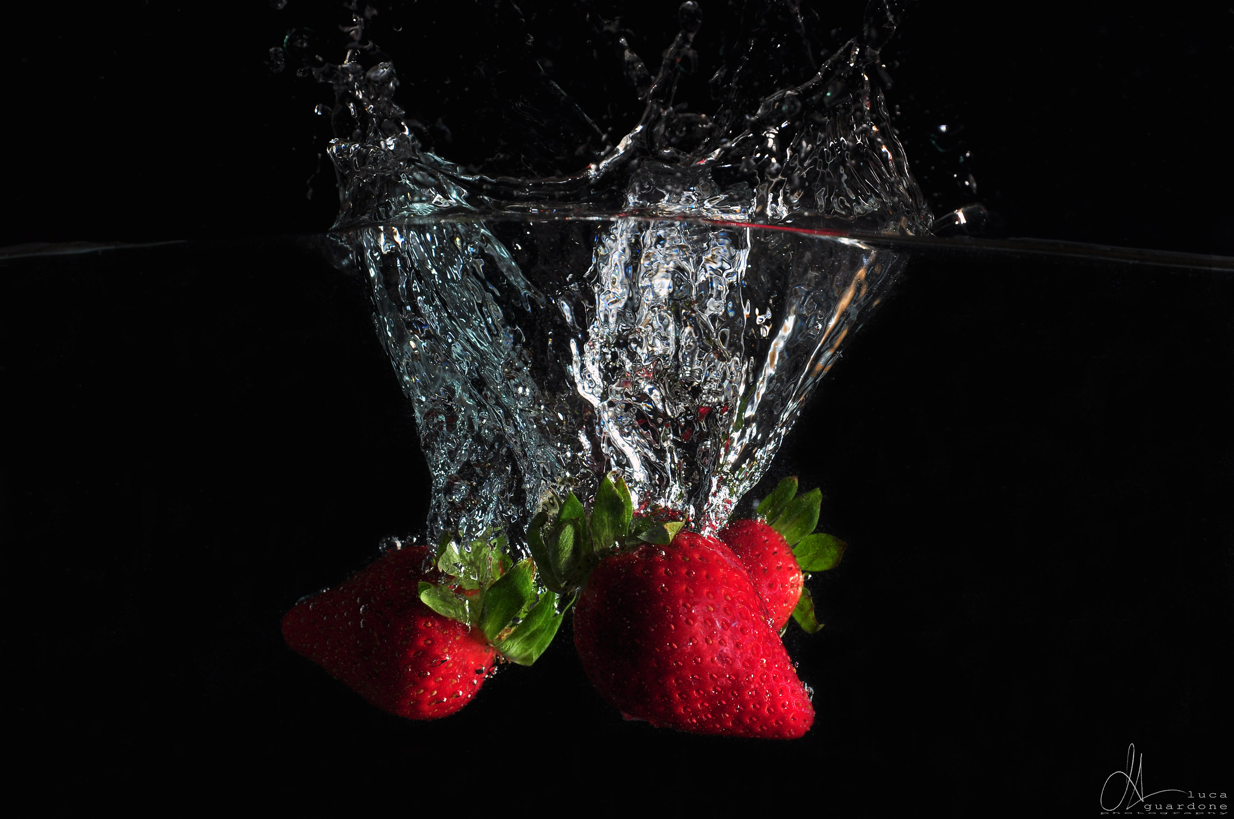 Strawberries splash
