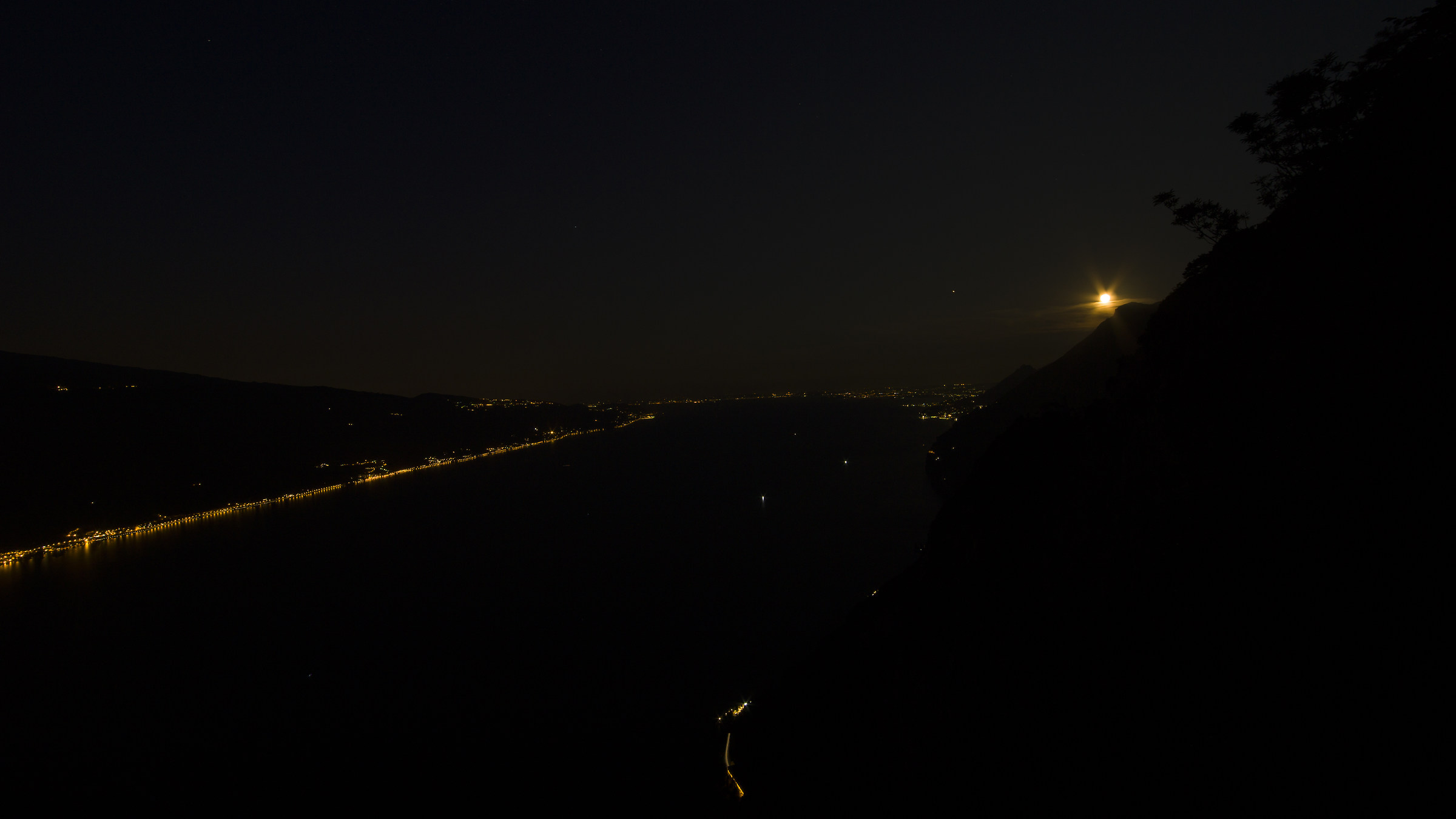La luna e il Garda