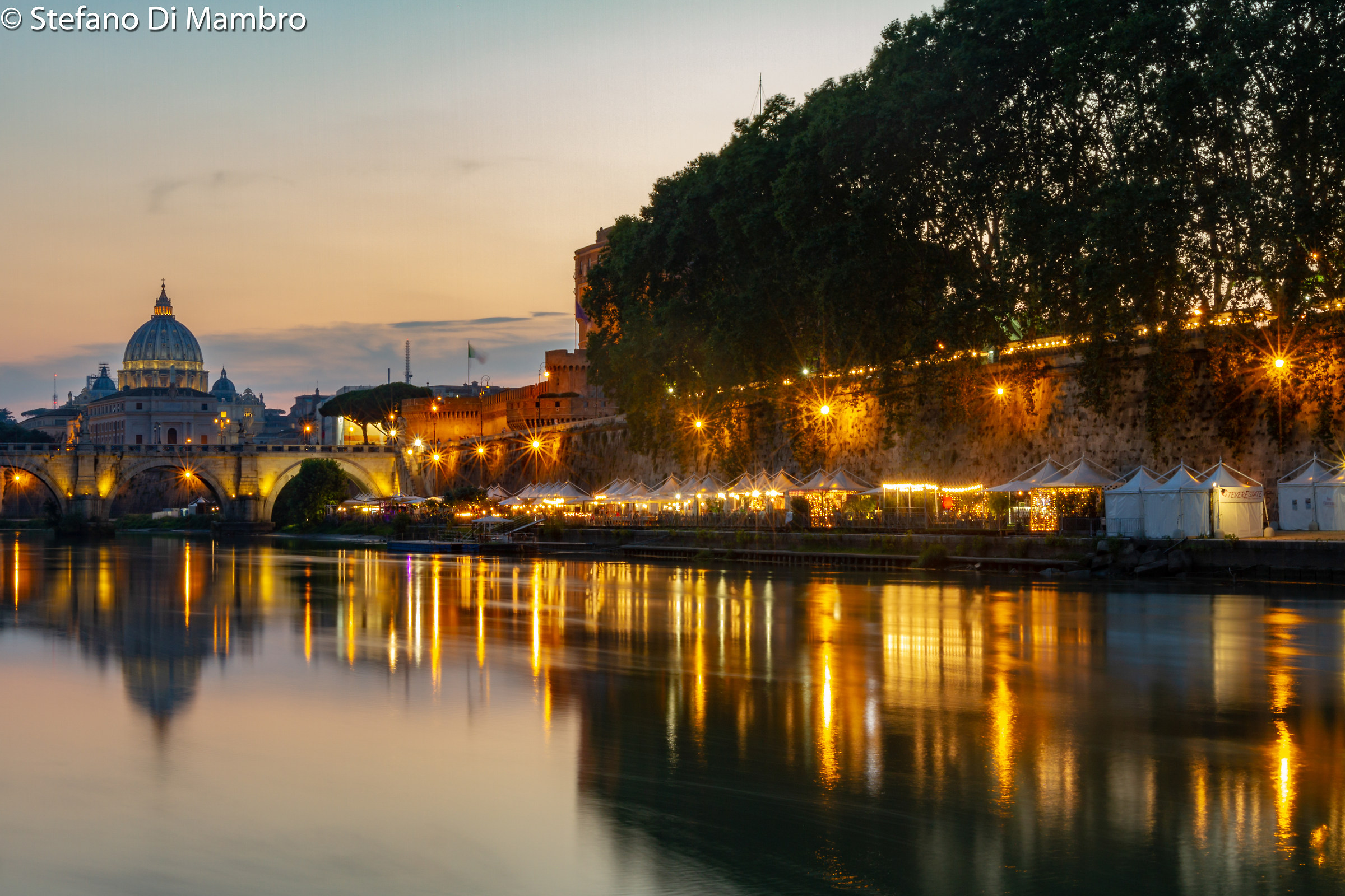 Bancarelle sul Tevere