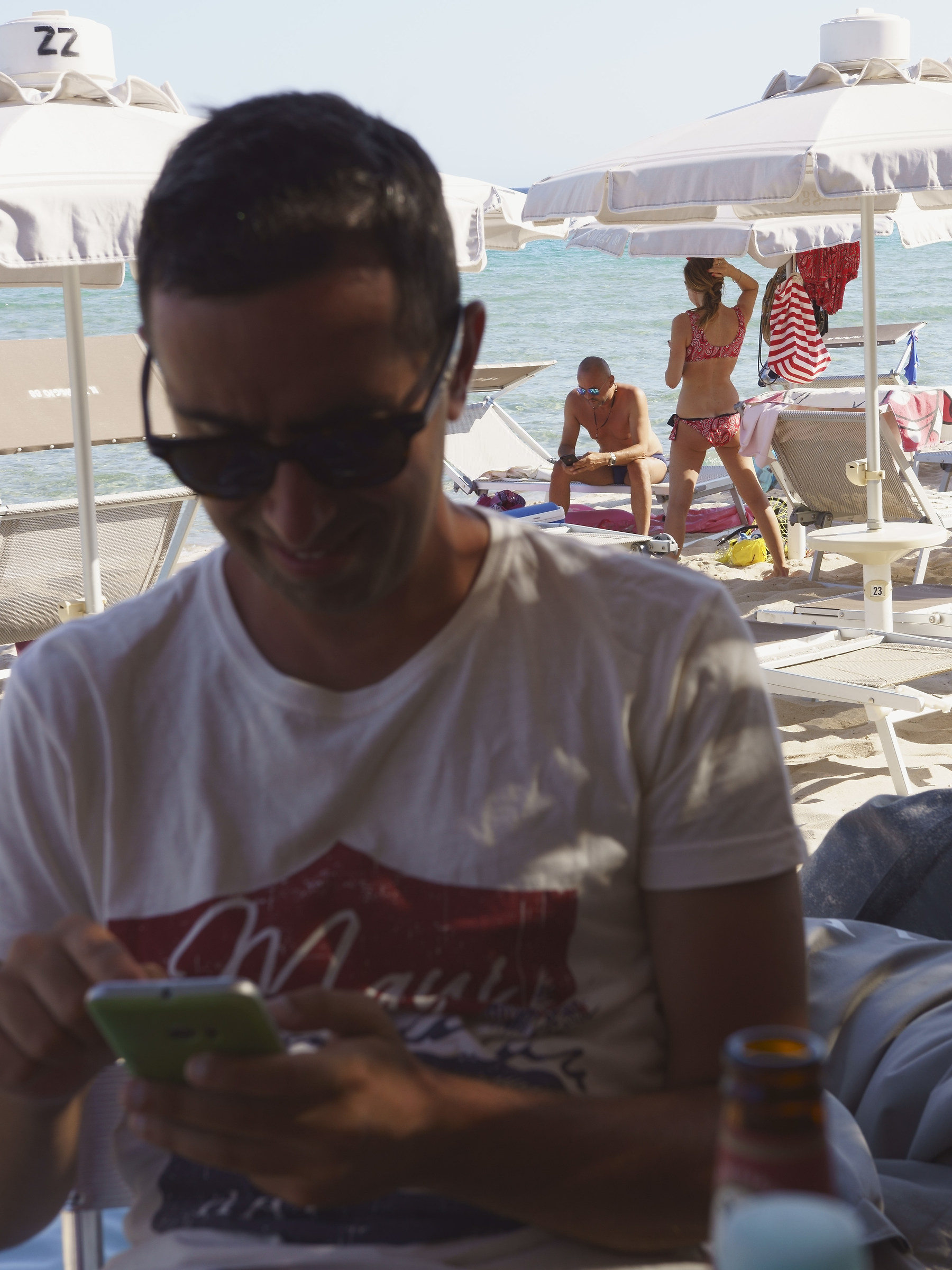 Hobby da spiaggia...il cellulare