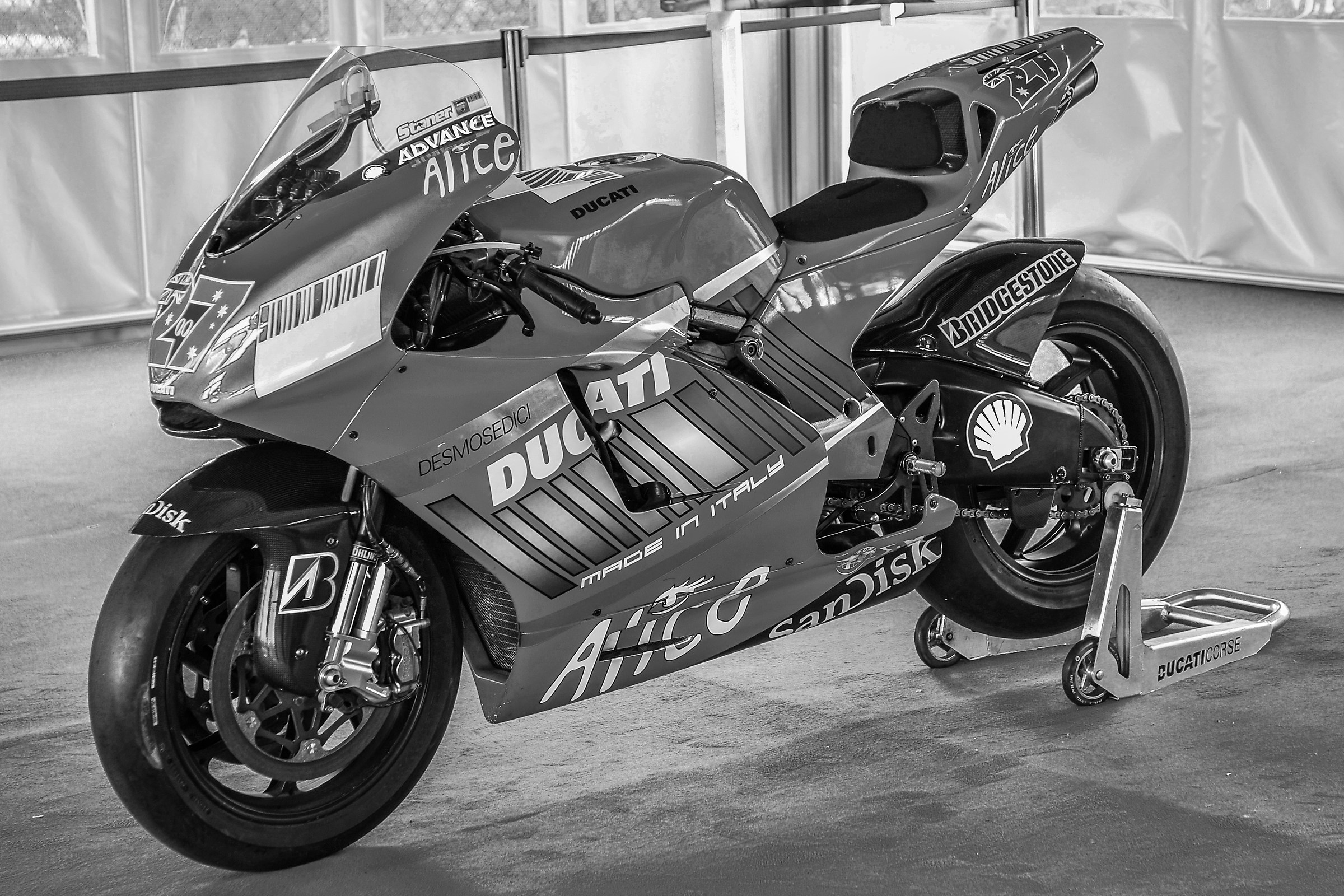 Ducati Desmosedici b&w Campione 2007 con Stoner