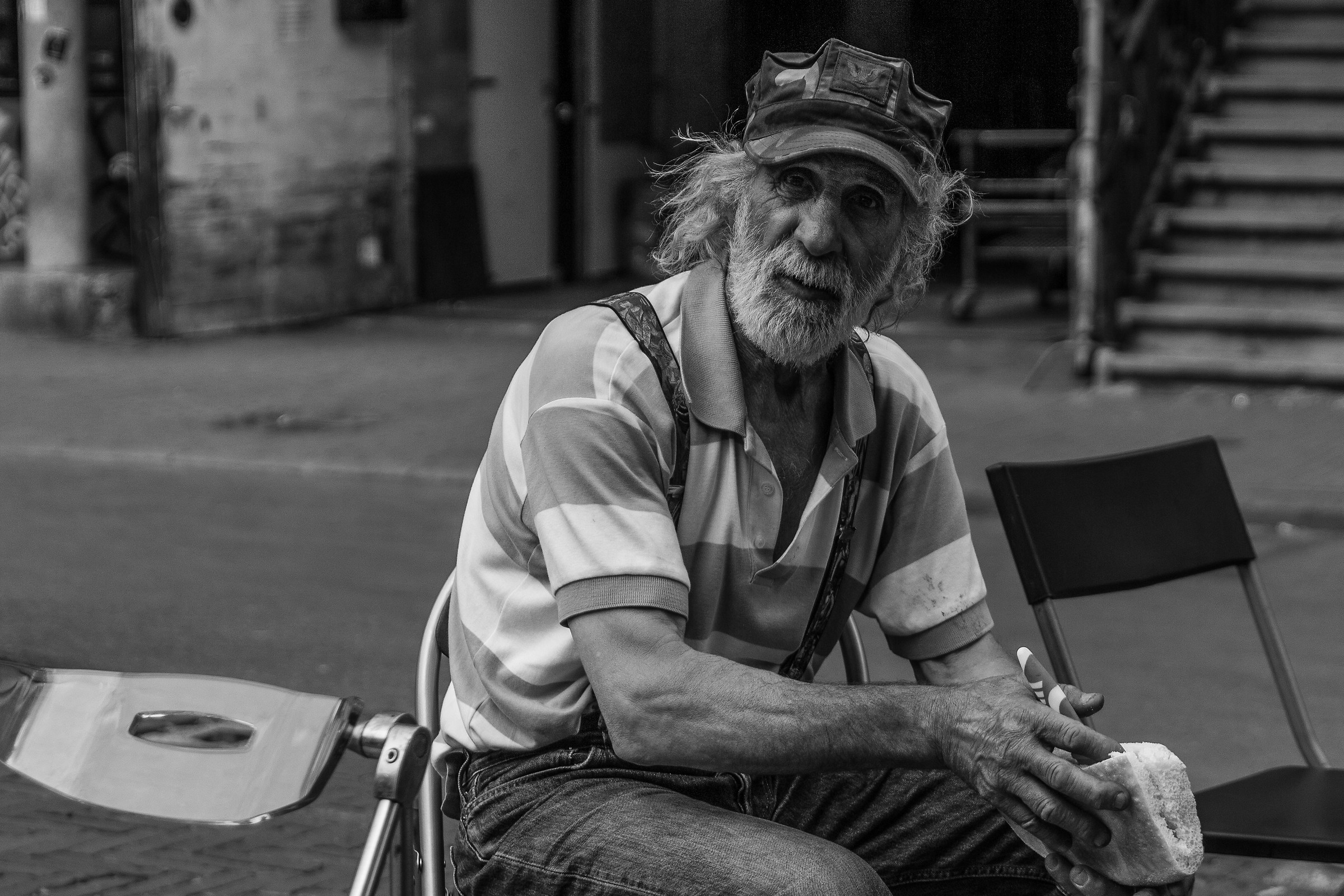 Who annoys me while I lunch?