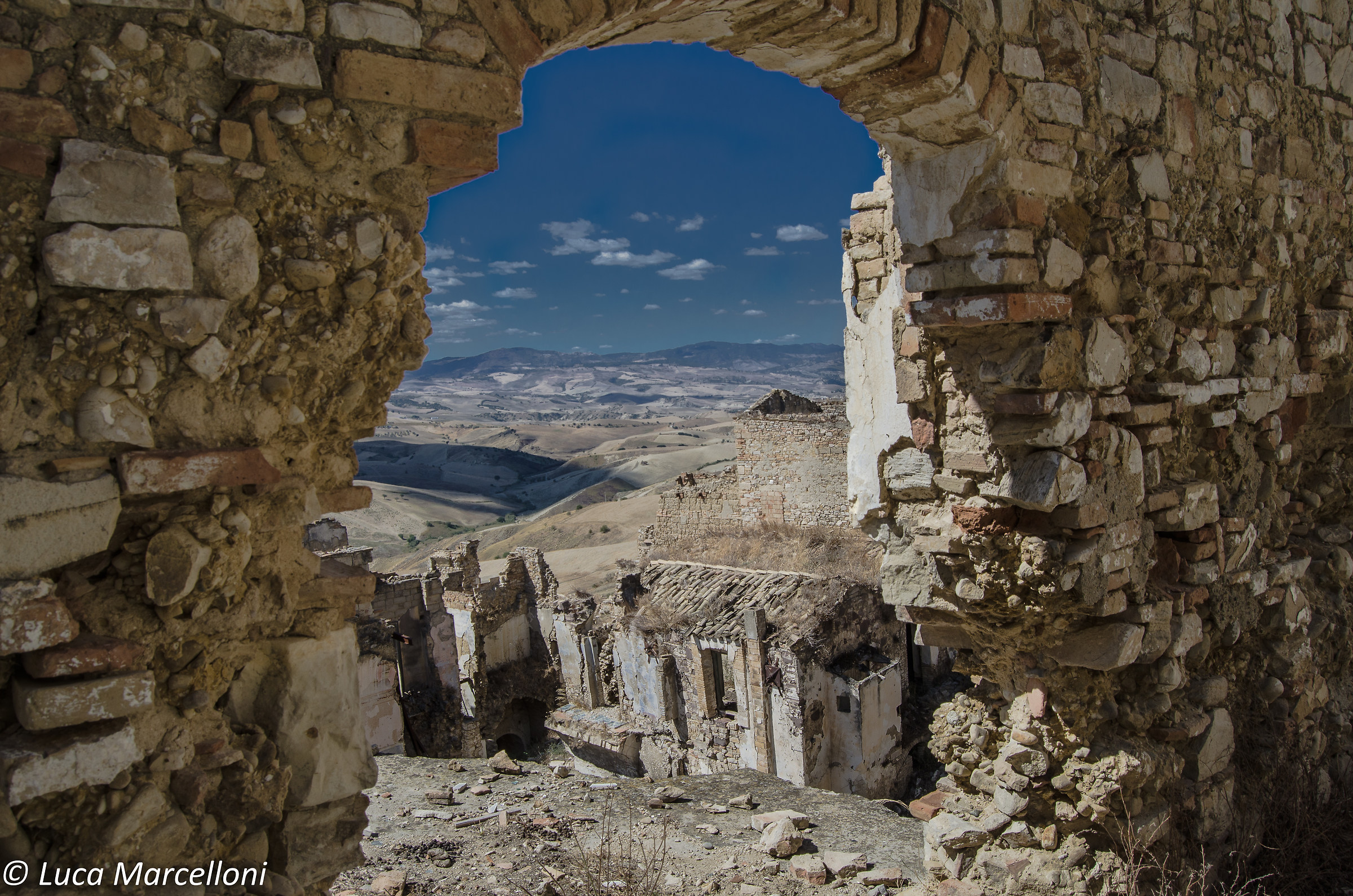 Craco-a window-a hope