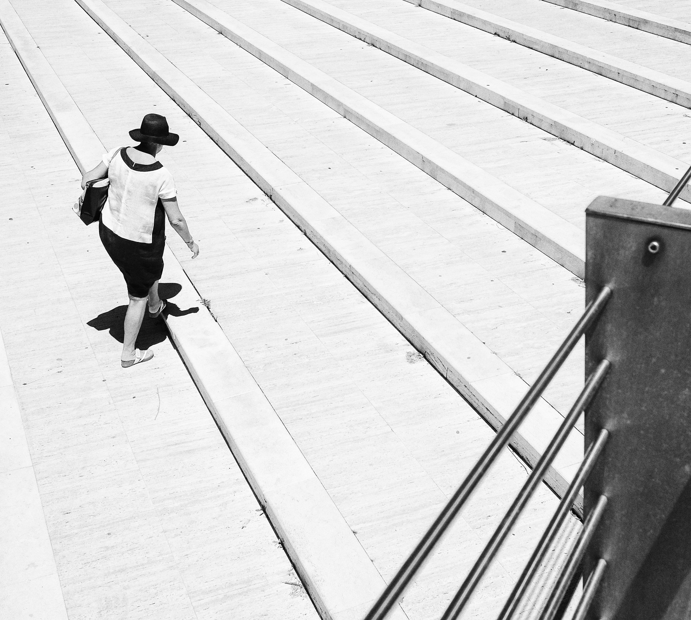 The woman with the hat