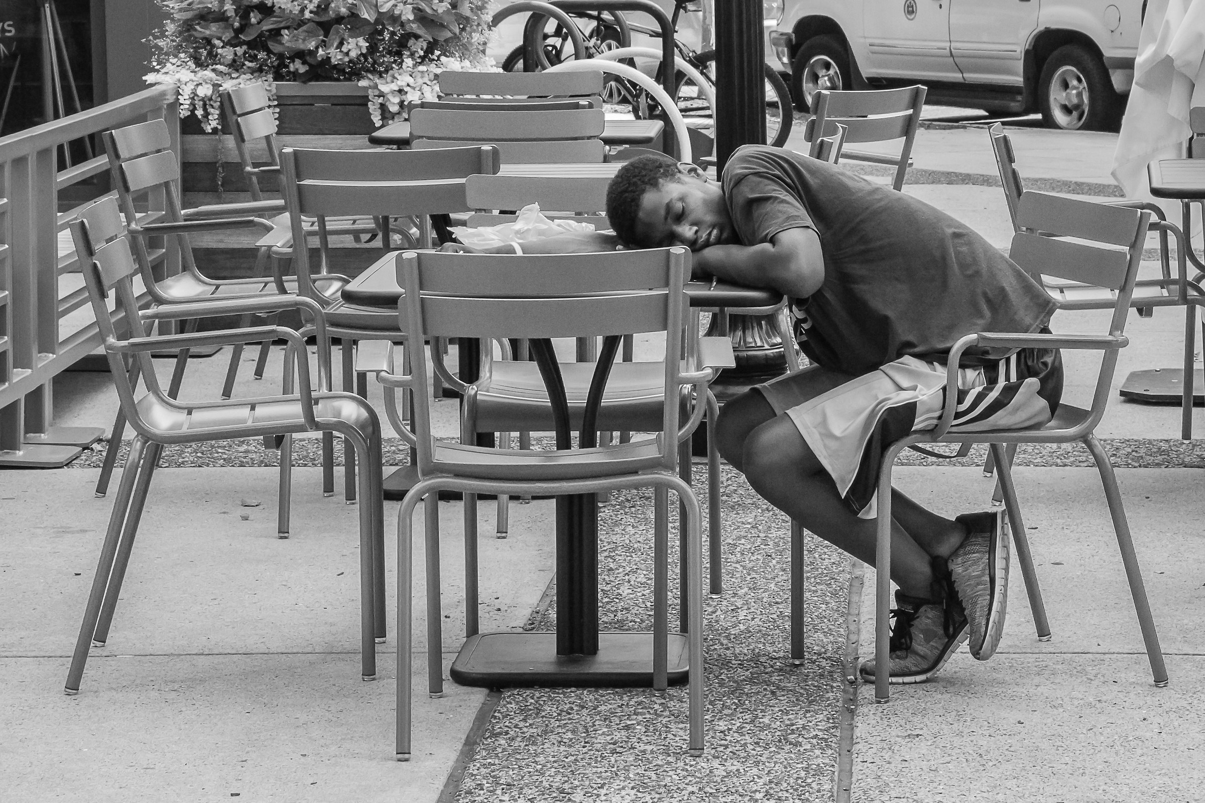 We were four friends at the bar-Detroit (Michigan)