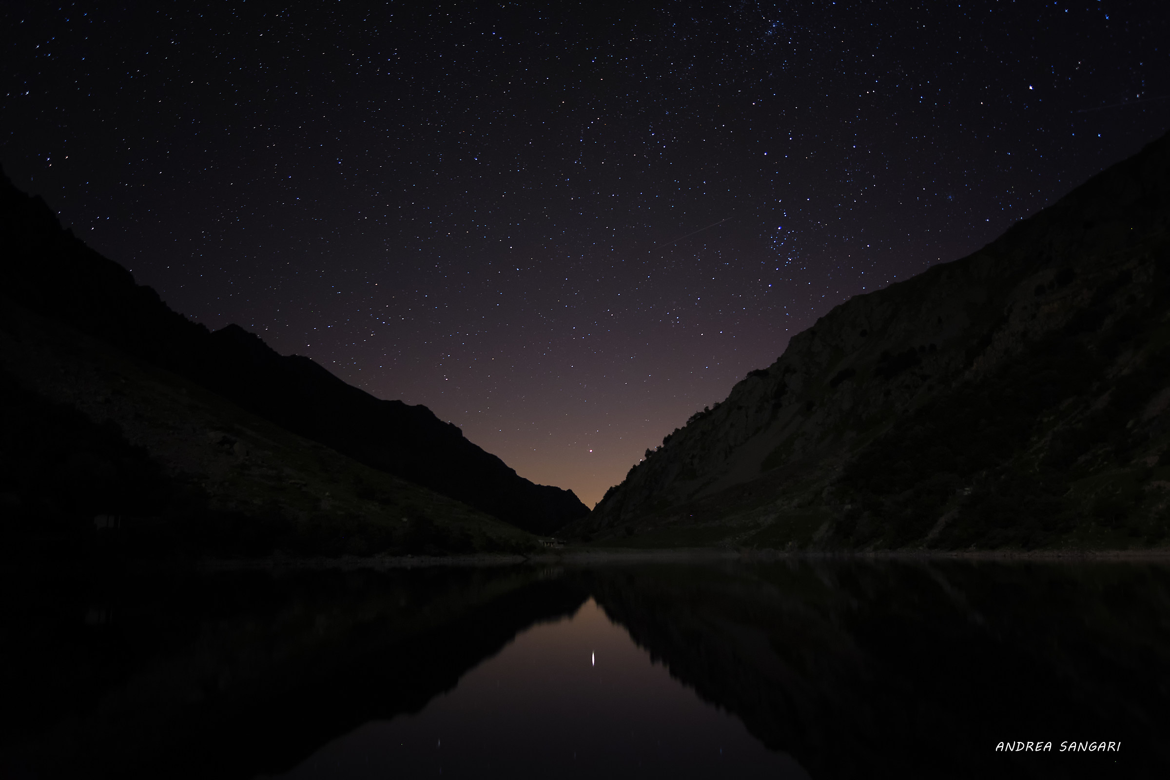 Il lago delle Rovine in notturna