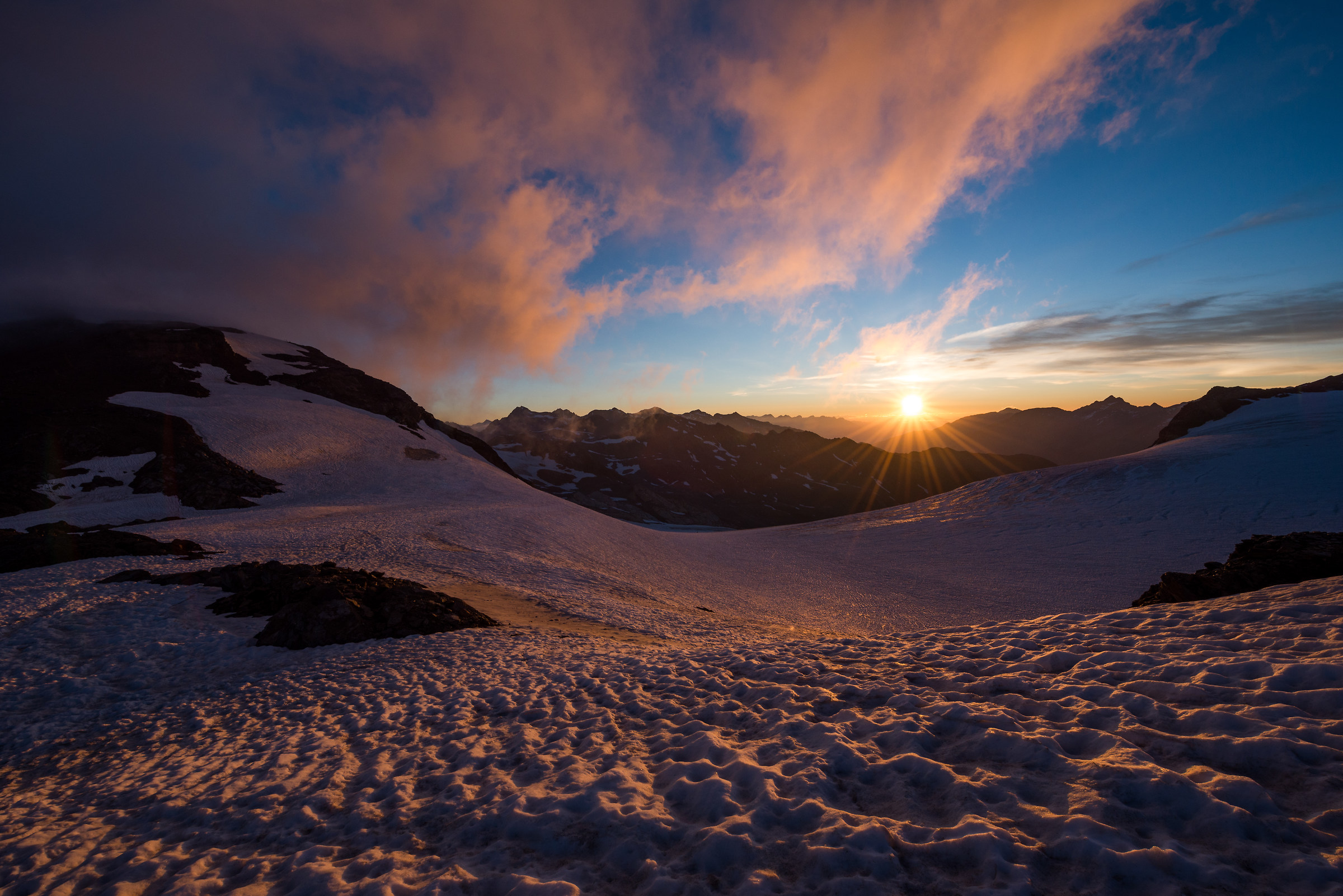 L'alba dal Rifugio Casati a 3269 mt