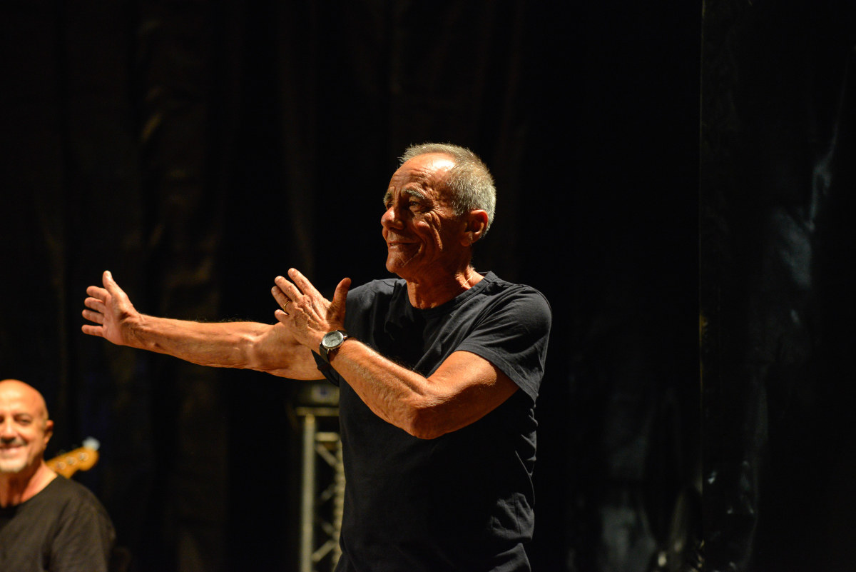 Roberto Vecchioni.  Marina di Pisa