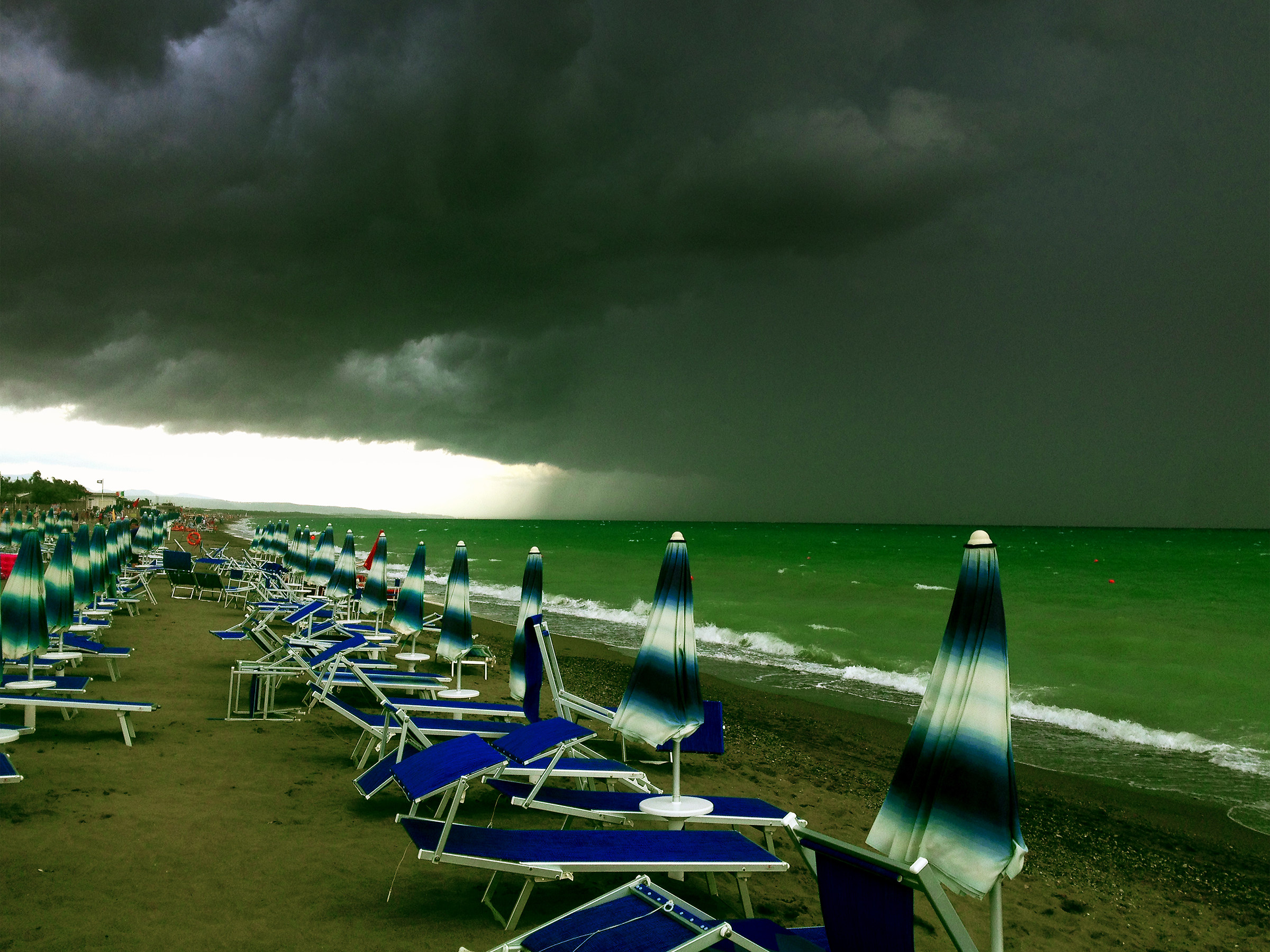 Sotto un cielo di piombo