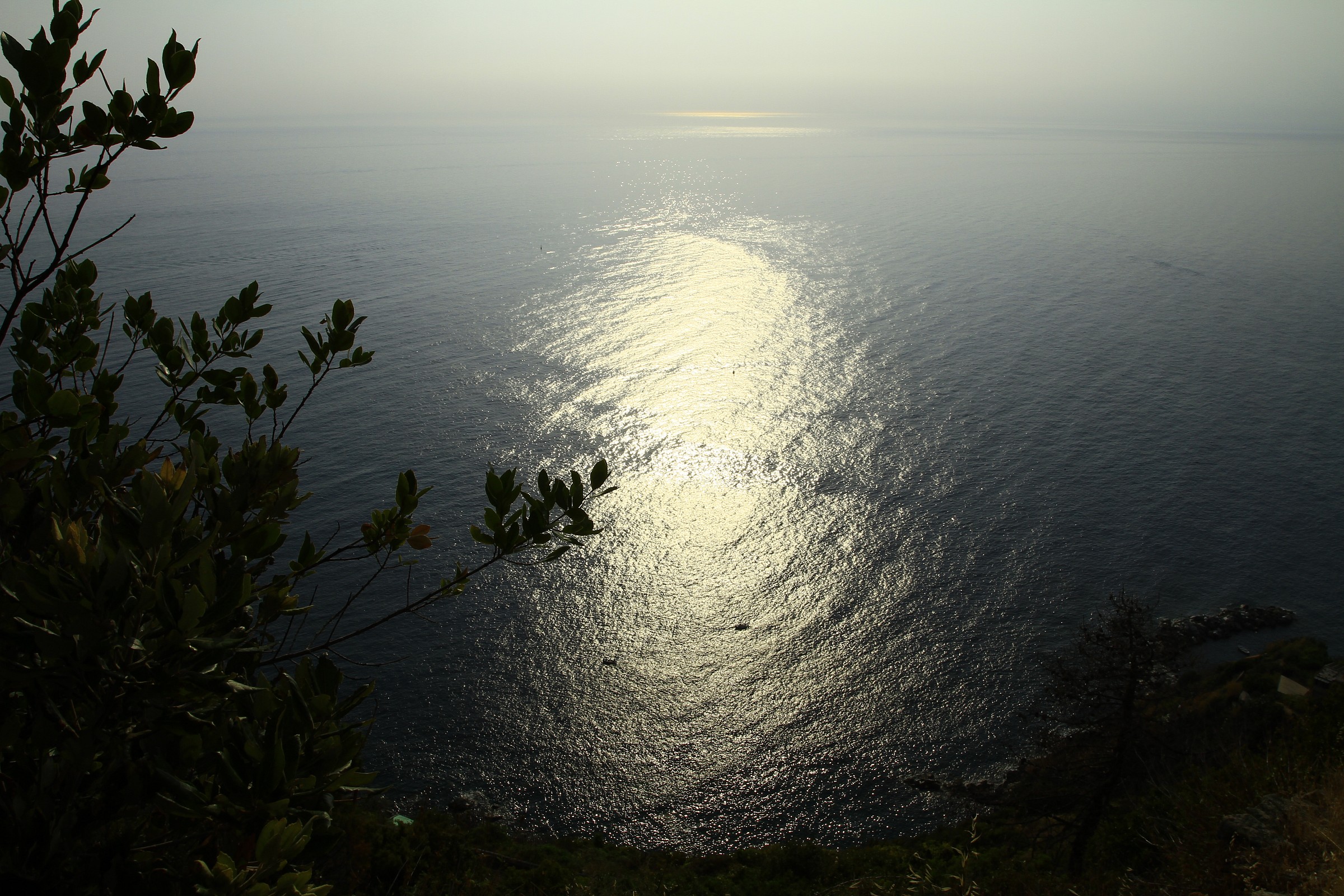 due barchette al tramonto