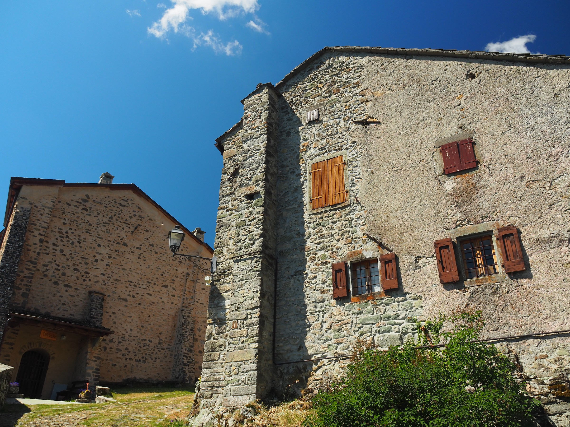 Roccapelago (mo) - La rocca e la pieve plebana 2