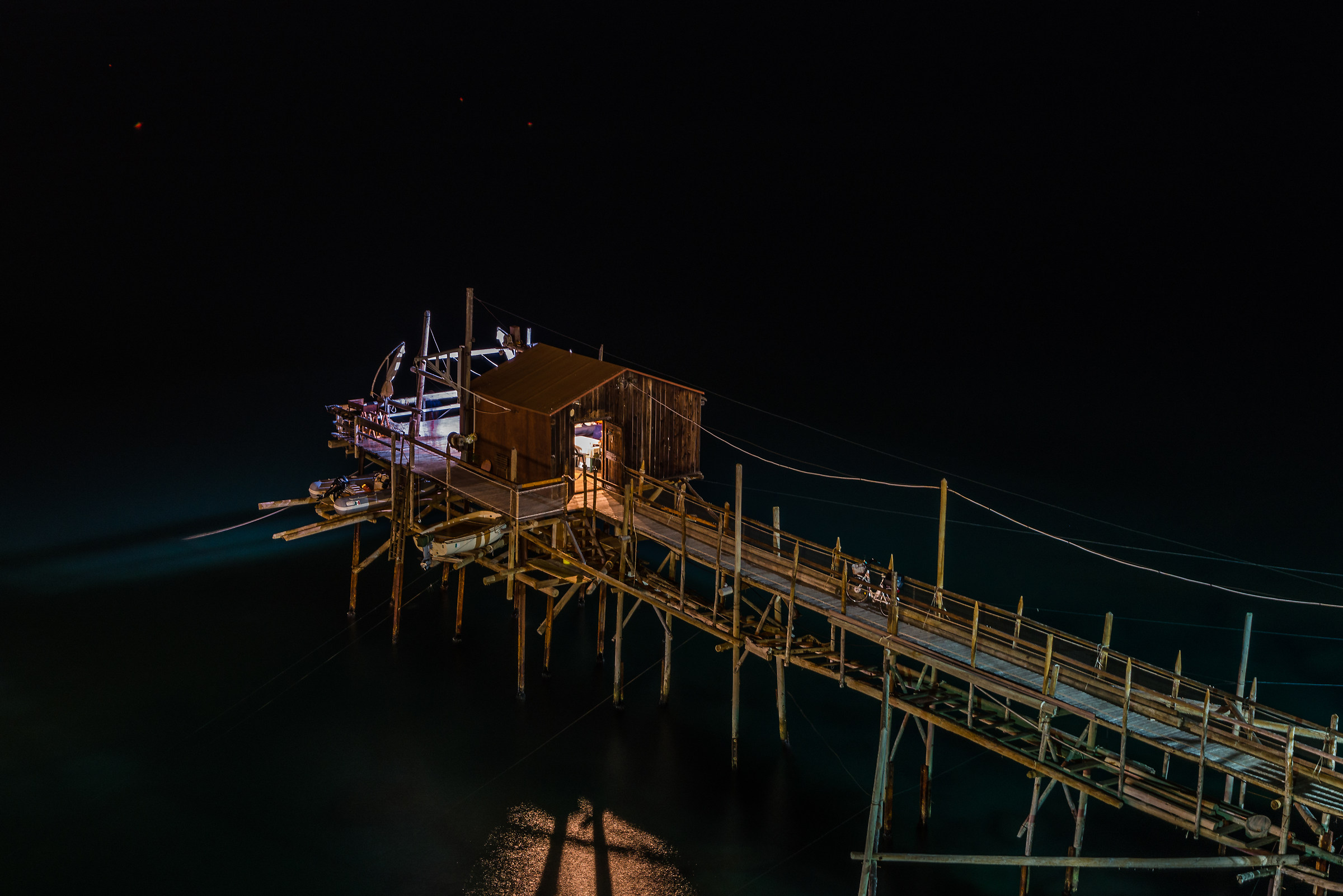 Suspended between the sky and the Sea