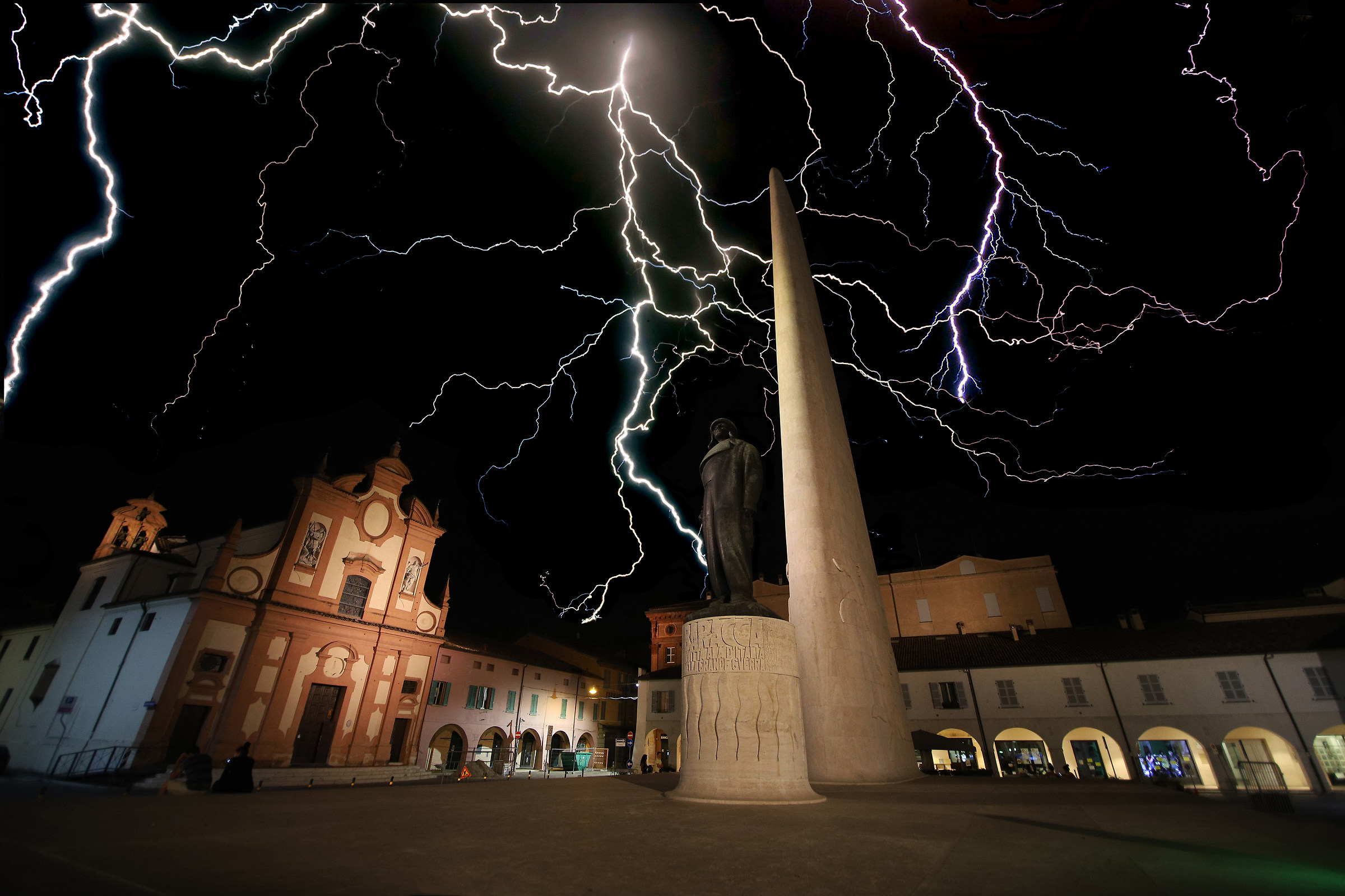 Thunder - Fulmini Piazza Lugo