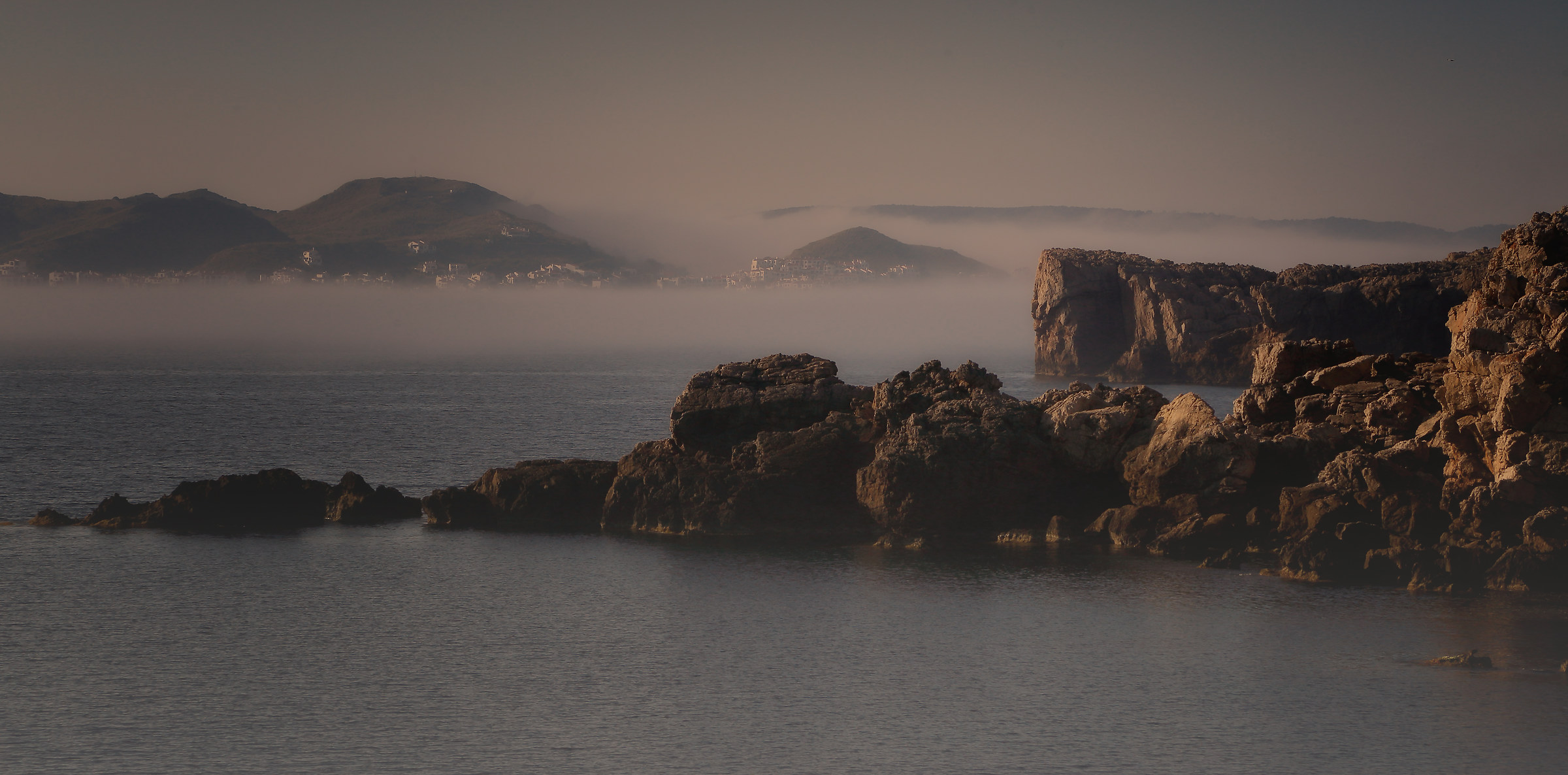 Minorca nebbia all'alba