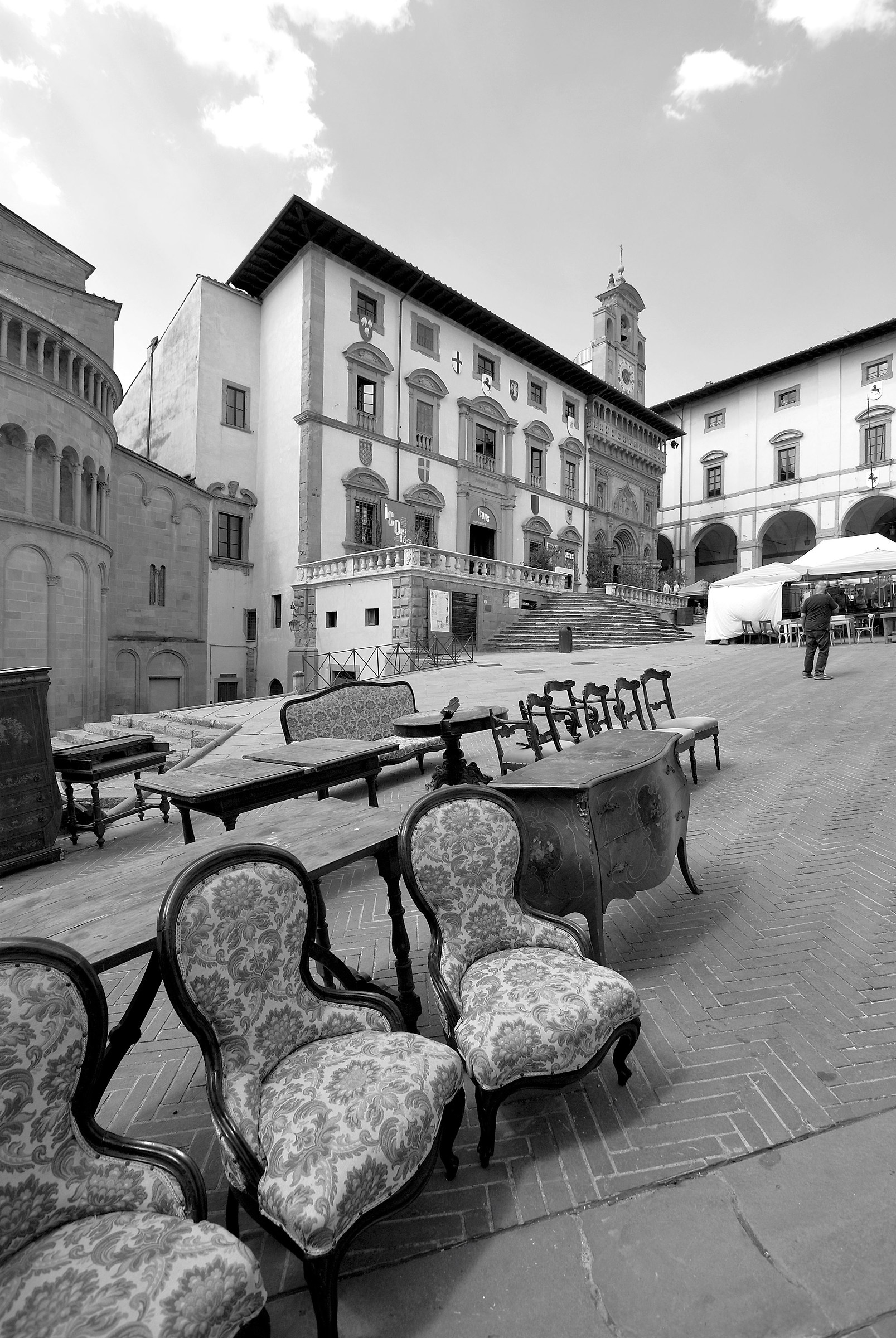 Si Accomodino Lor Signori