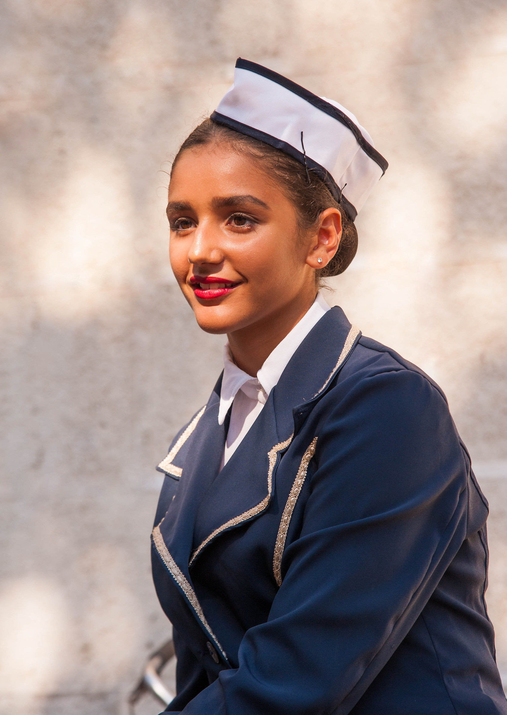 Hostess in divisa d'epoca