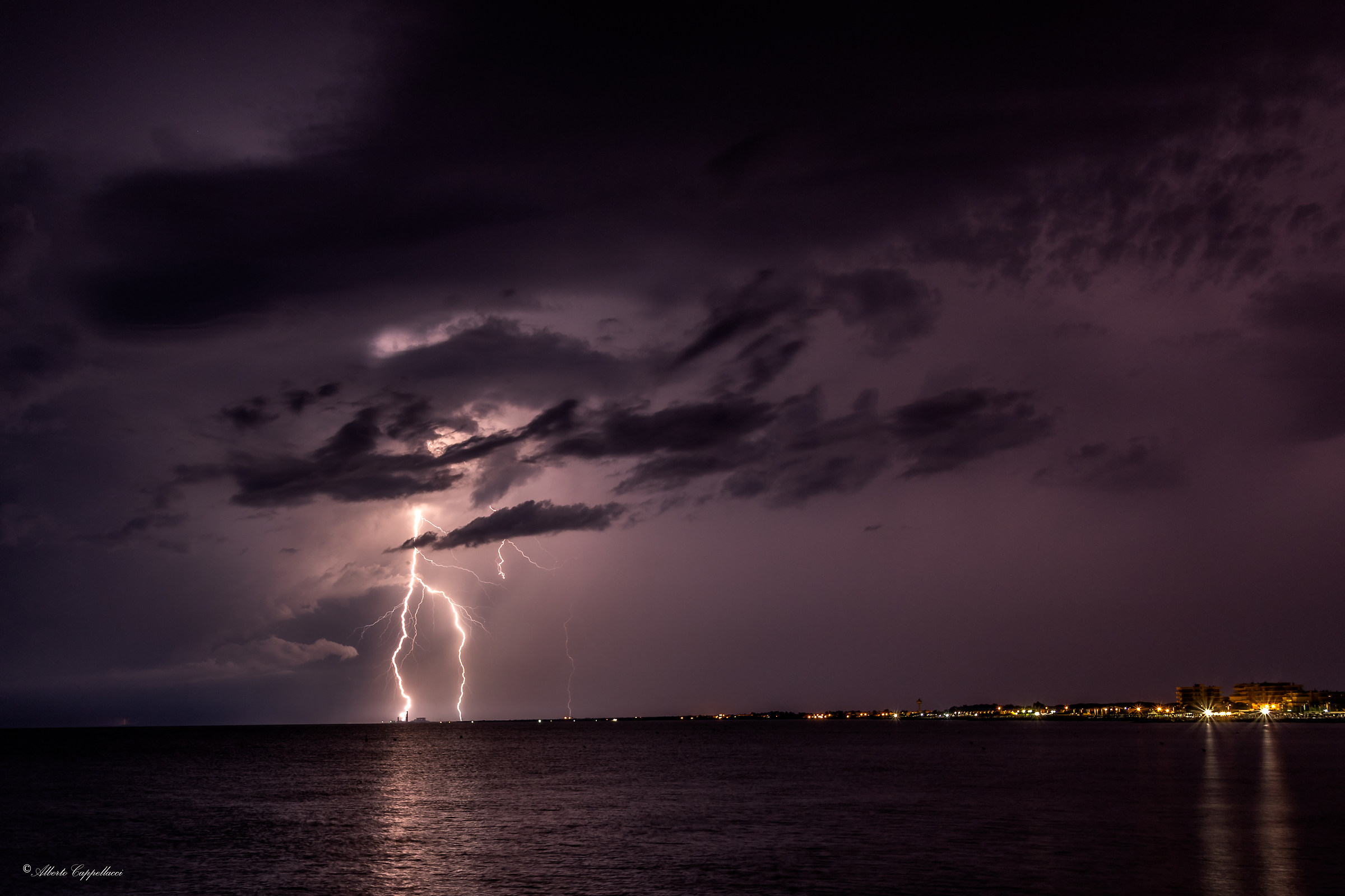 Ex centrale elettrica Montalto di castro sotto tensione