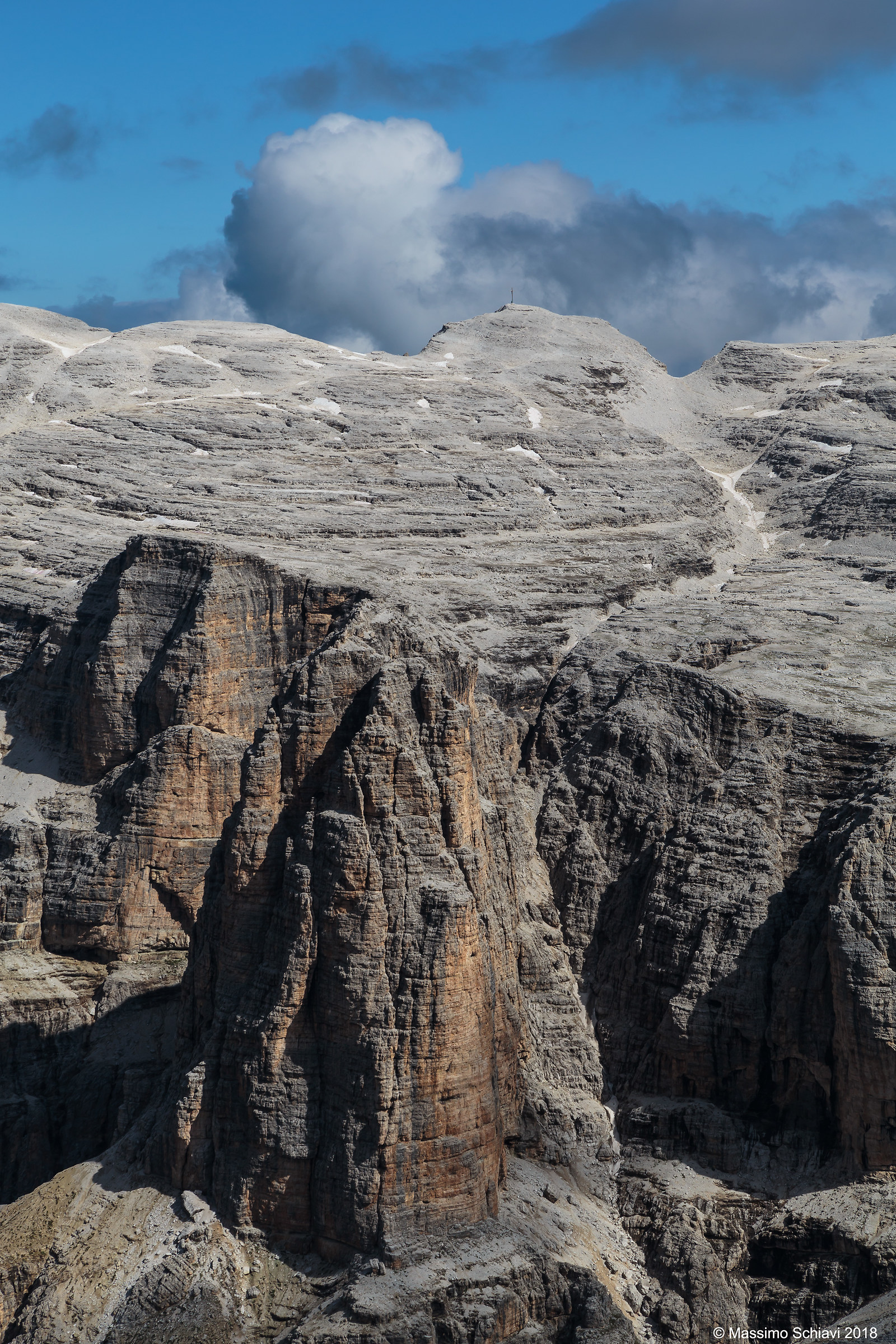 Between Lights and Shadows: Torn de Siela (saddle Group)