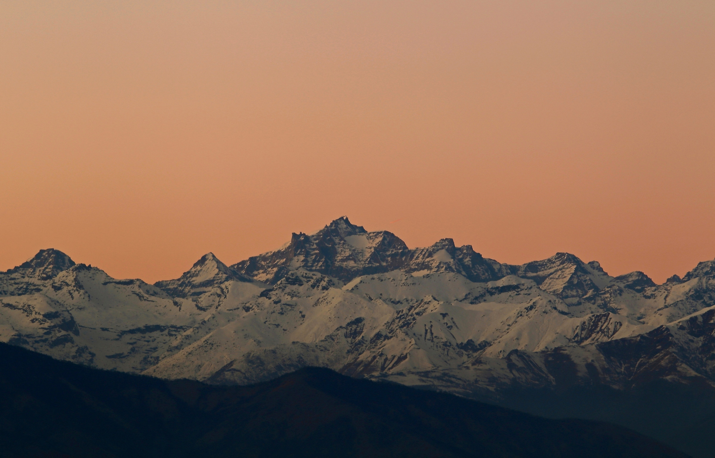 Su le dentate,scintillanti vette...