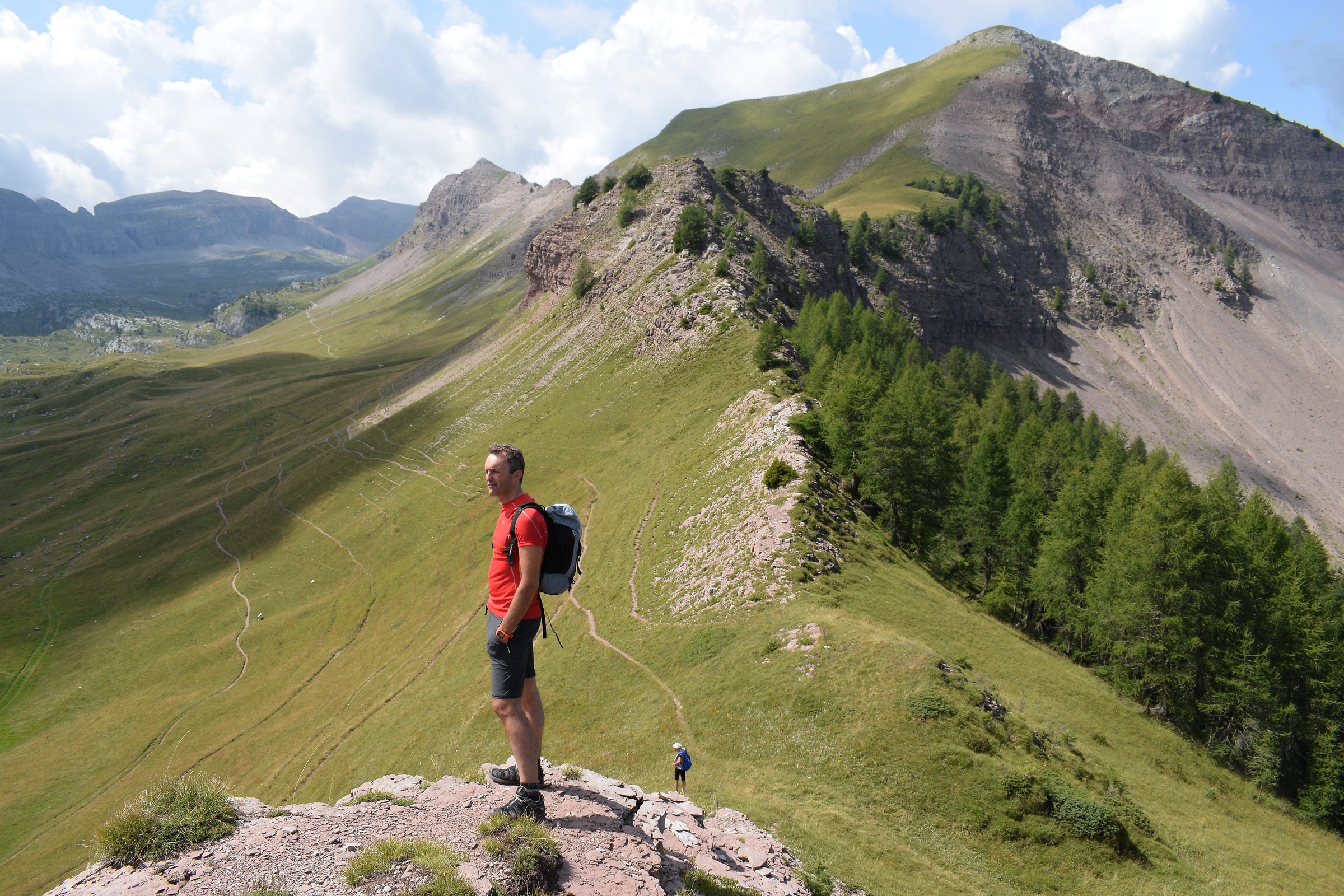 From the Forcol pass, admire the Val Nana.