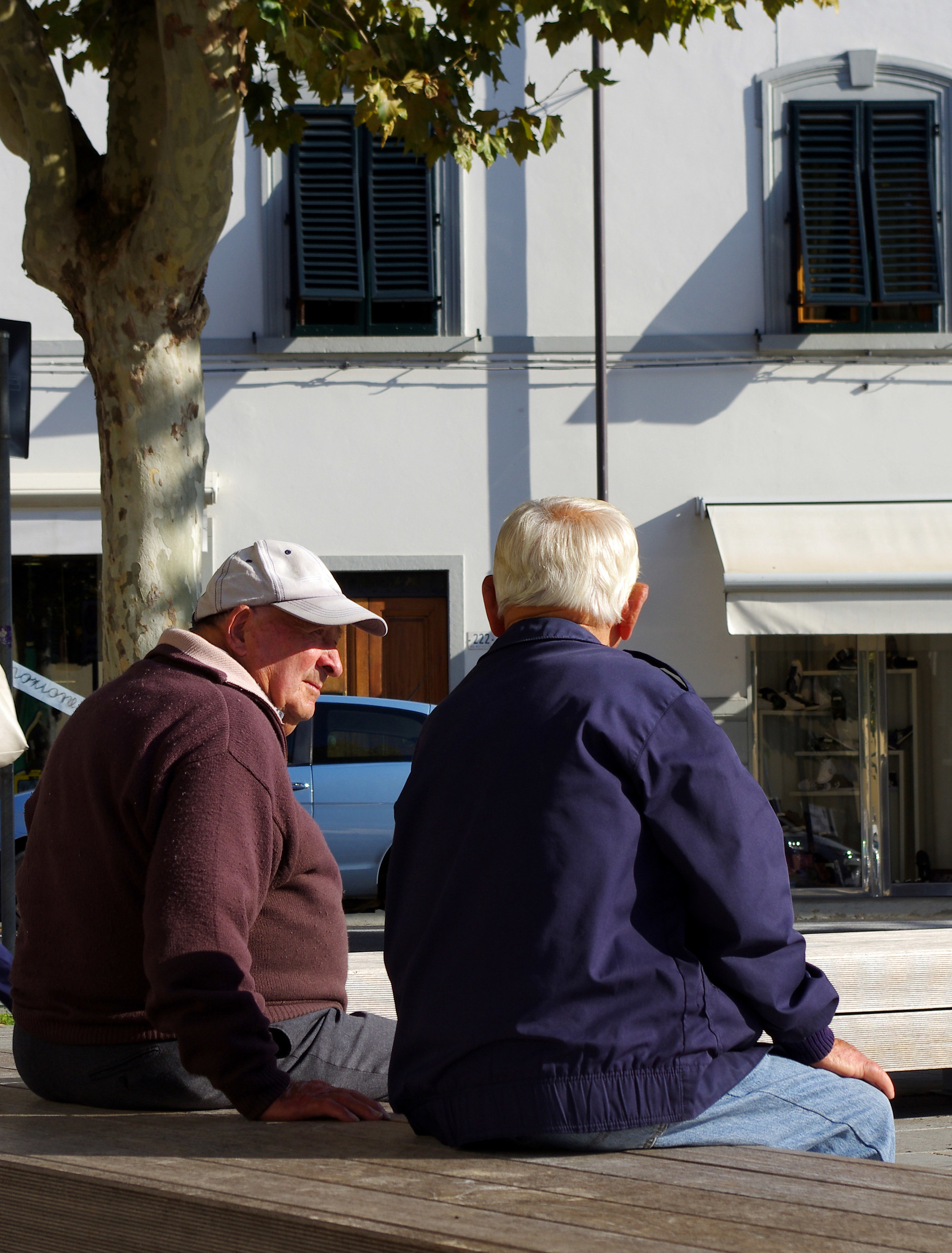 Two chatter on the bench/3