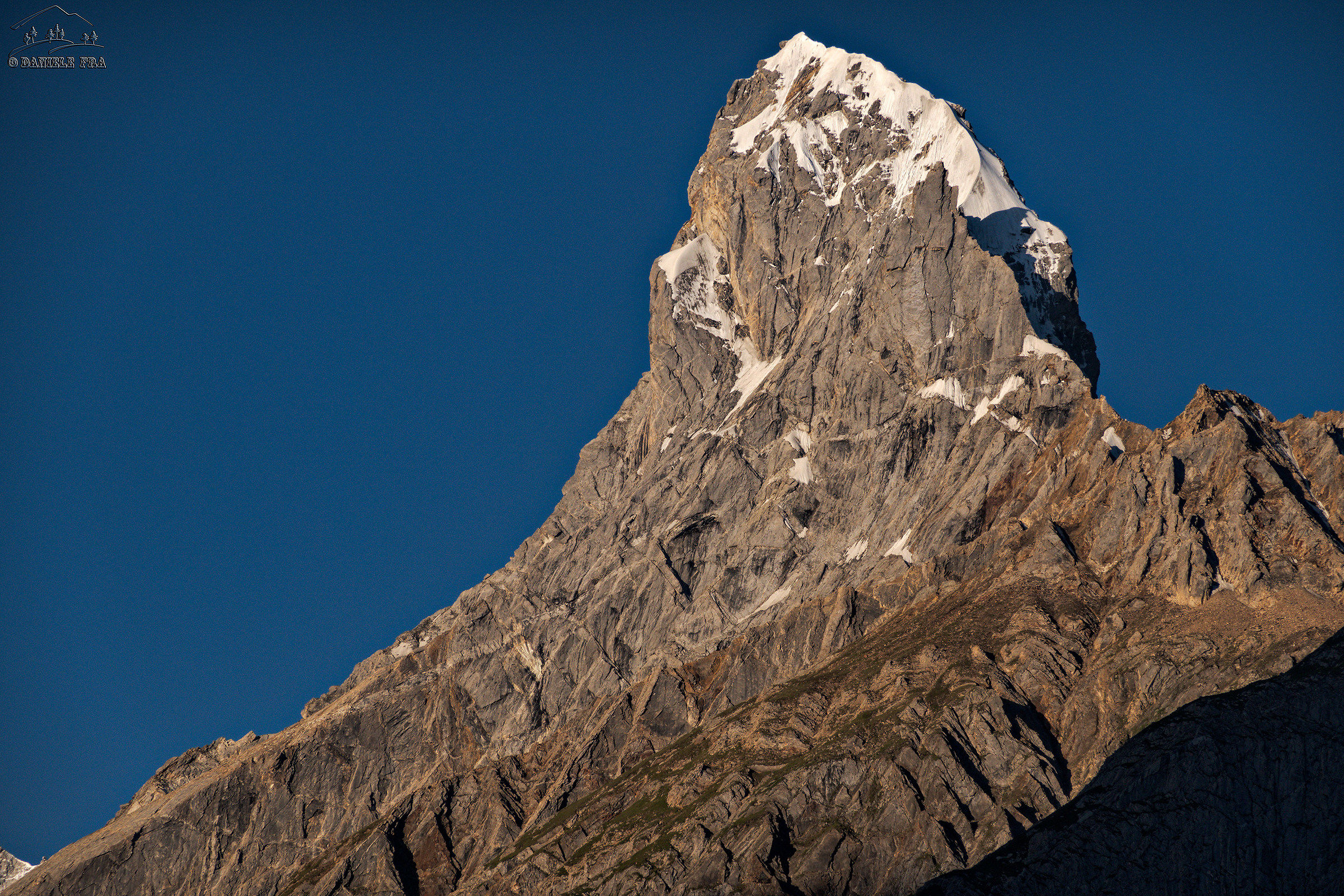 Bakhor Das Peak 5809m