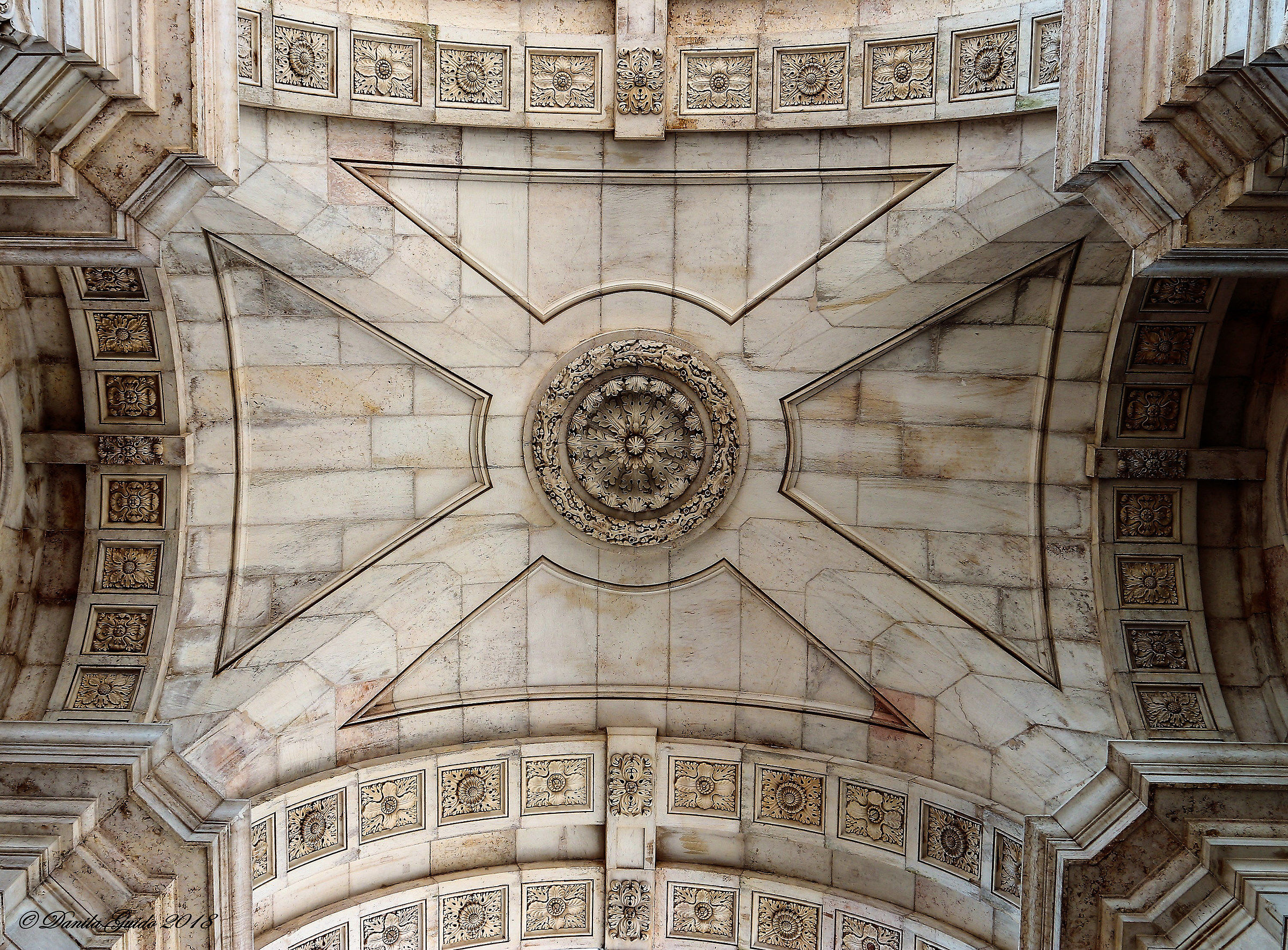 Dettaglio dell'Arco da Rua Augusta