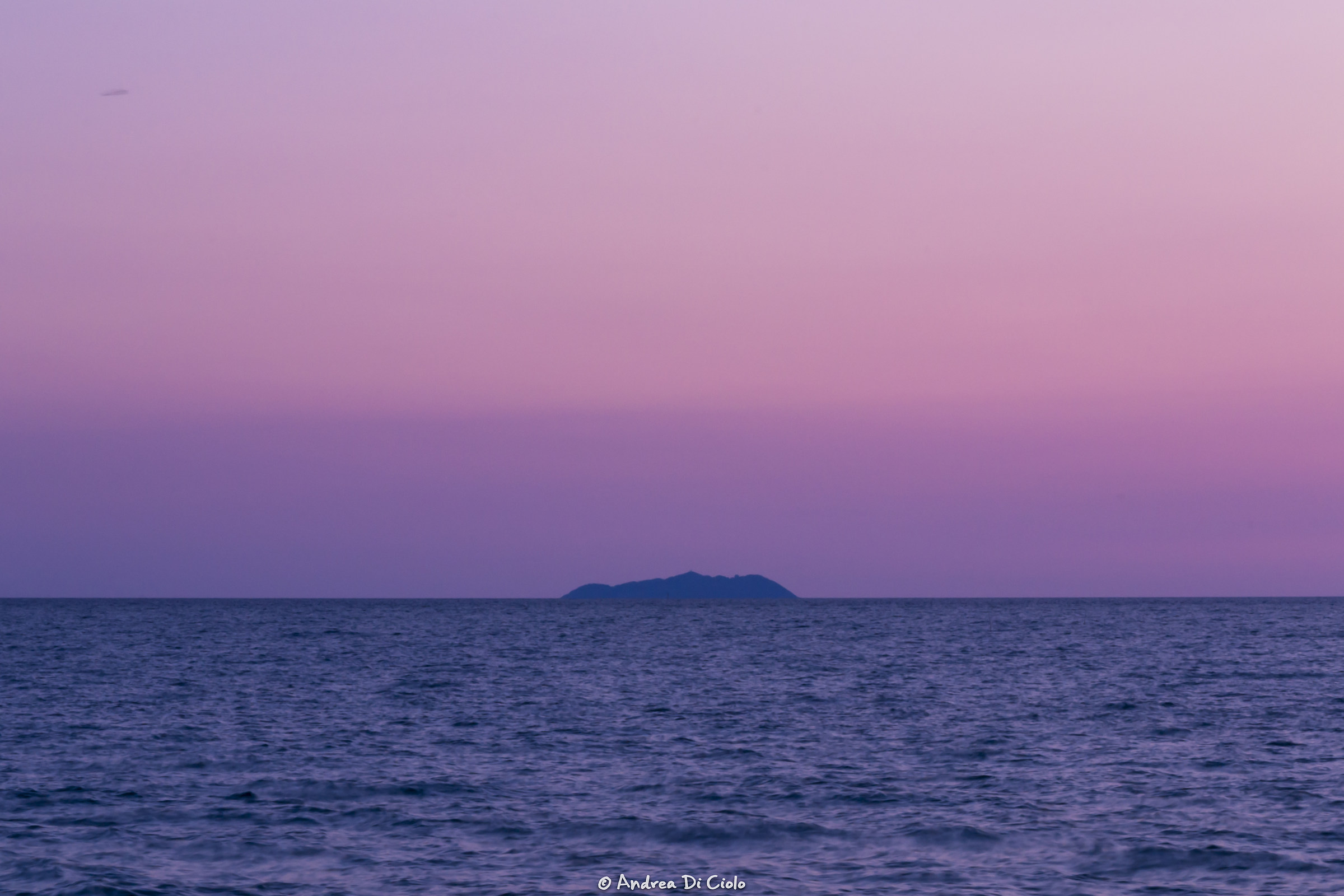 Isola Gorgona al tramonto