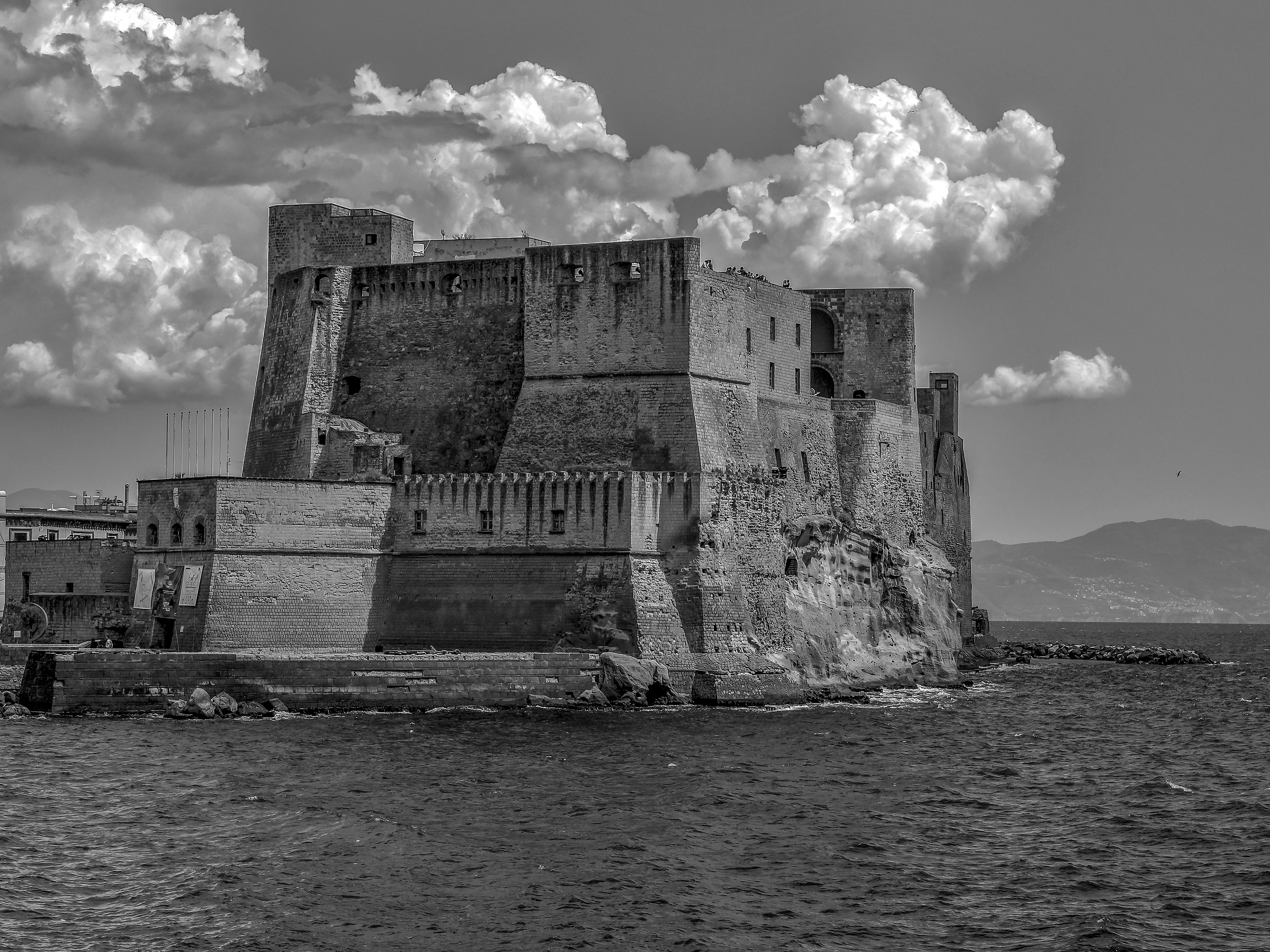 Castello dell Ovo B&N