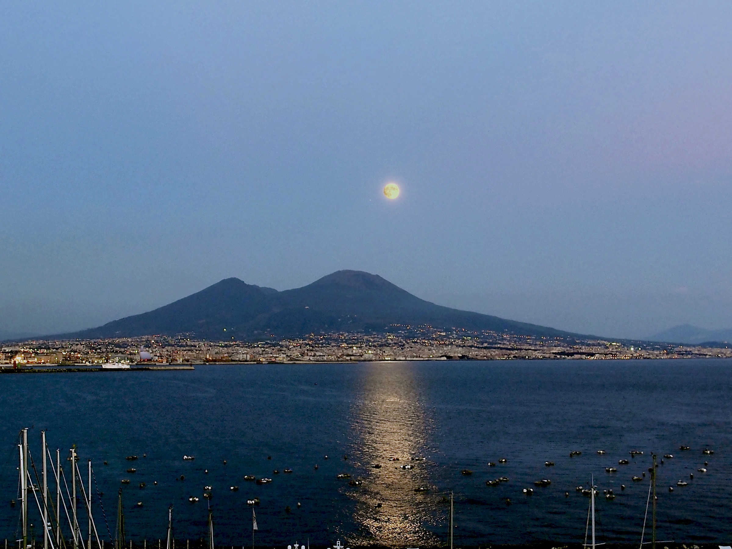 Vista Vesuvio con Chiaro di luna