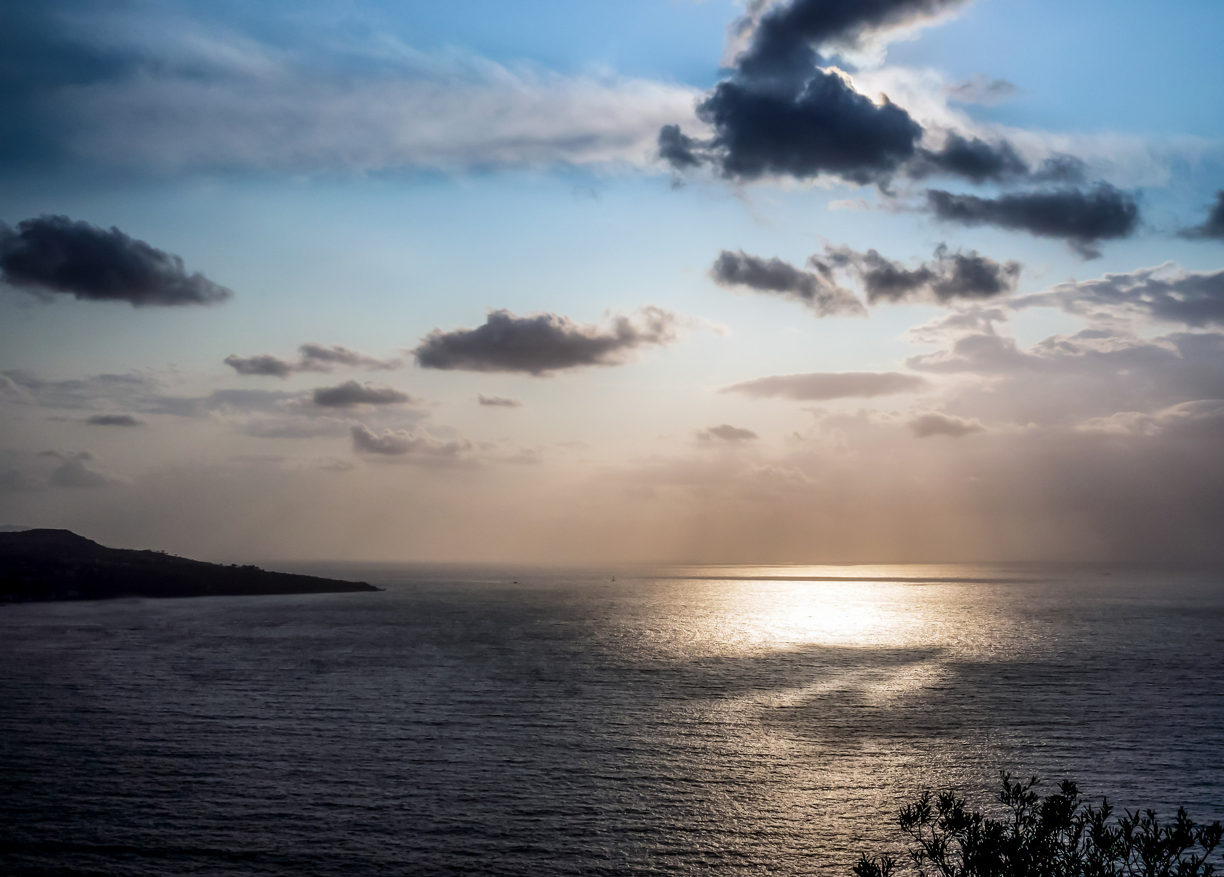 Ombre e luce in un pomeriggio nuvoloso