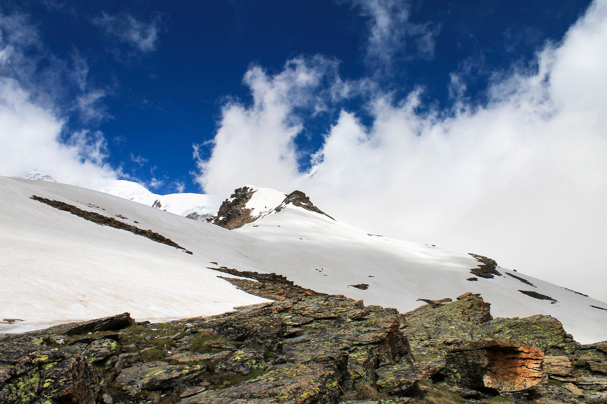 A glimpse of the top swings