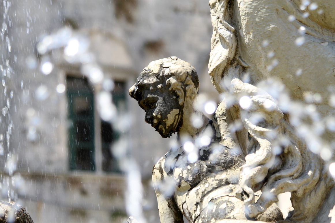 Syracuse Artemis fountain