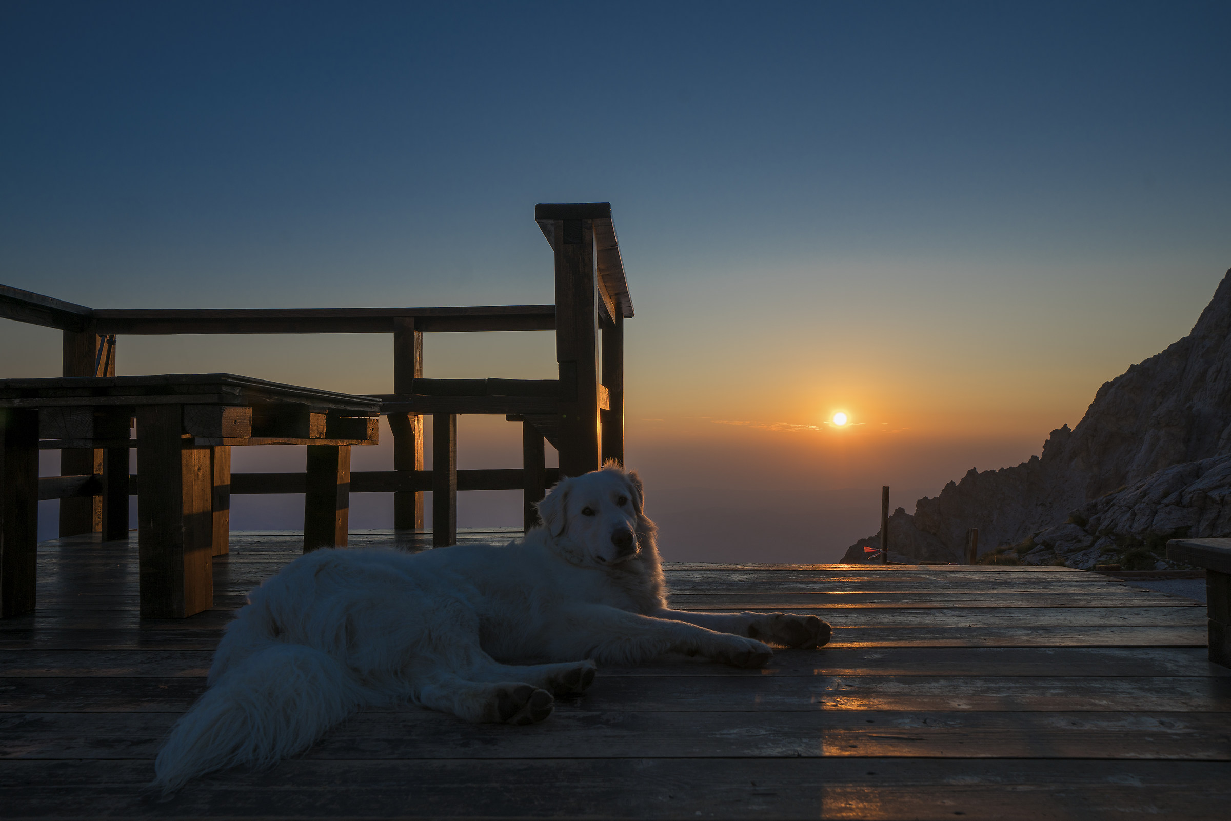 Zen-Franchetti Refuge at dawn