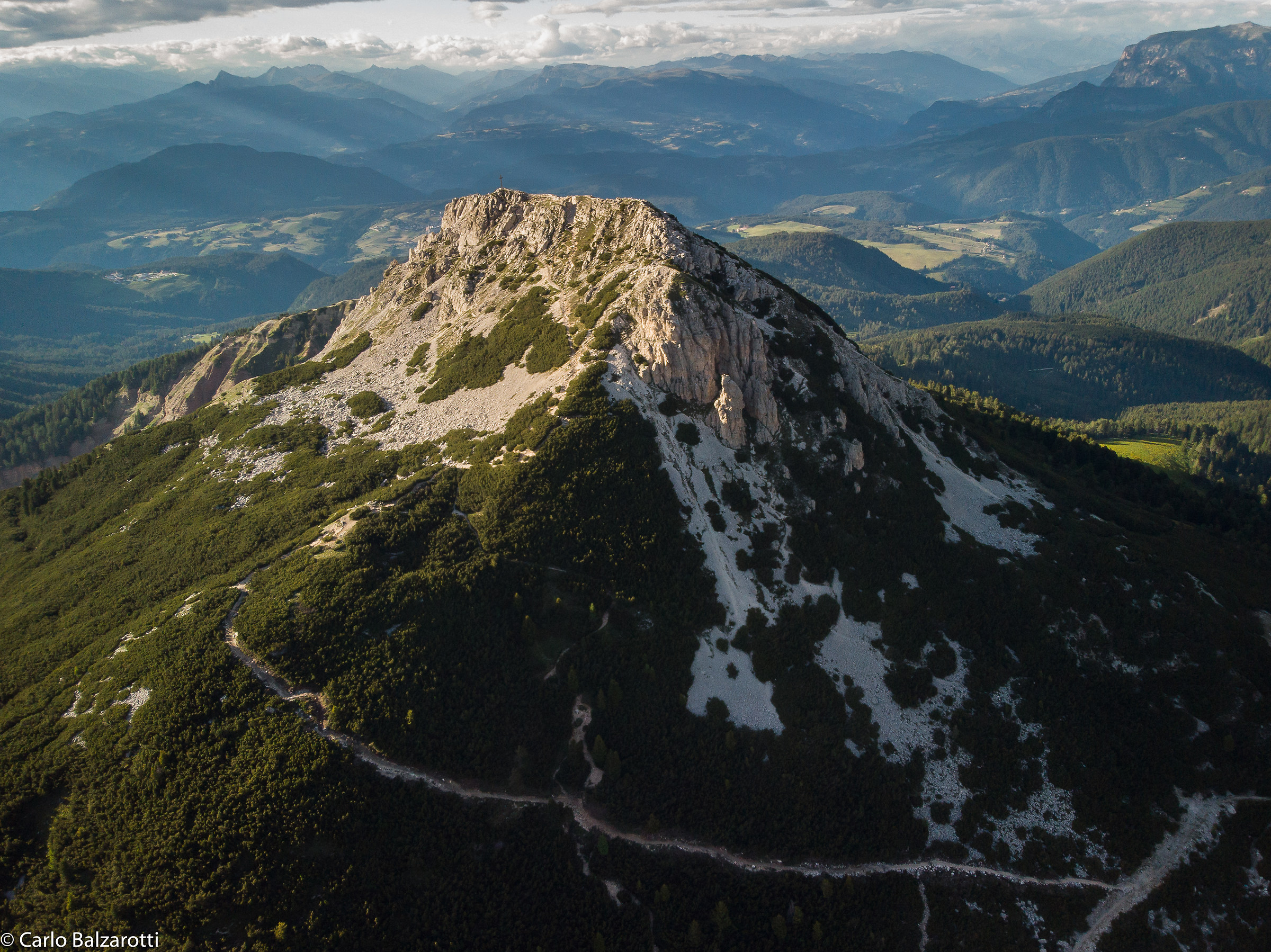 Sorvolando il Corno Bianco