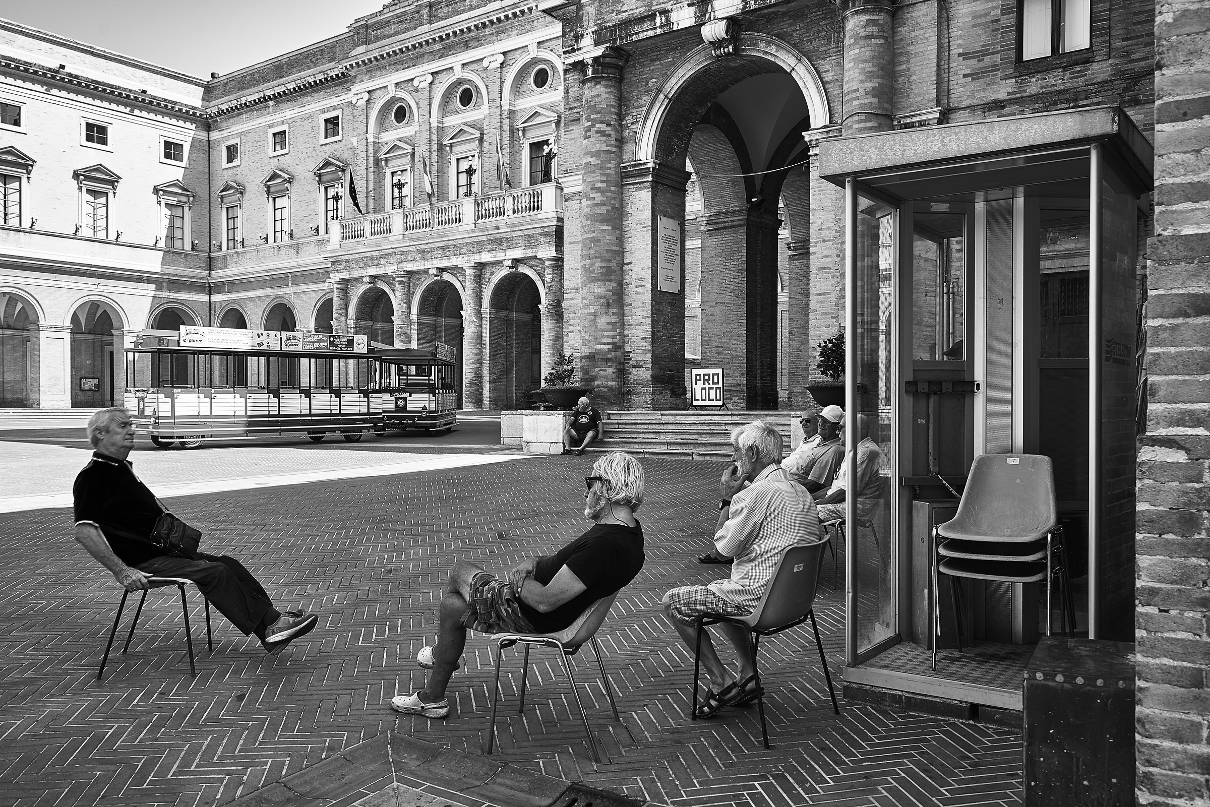 Le cabine telefoniche di Recanati